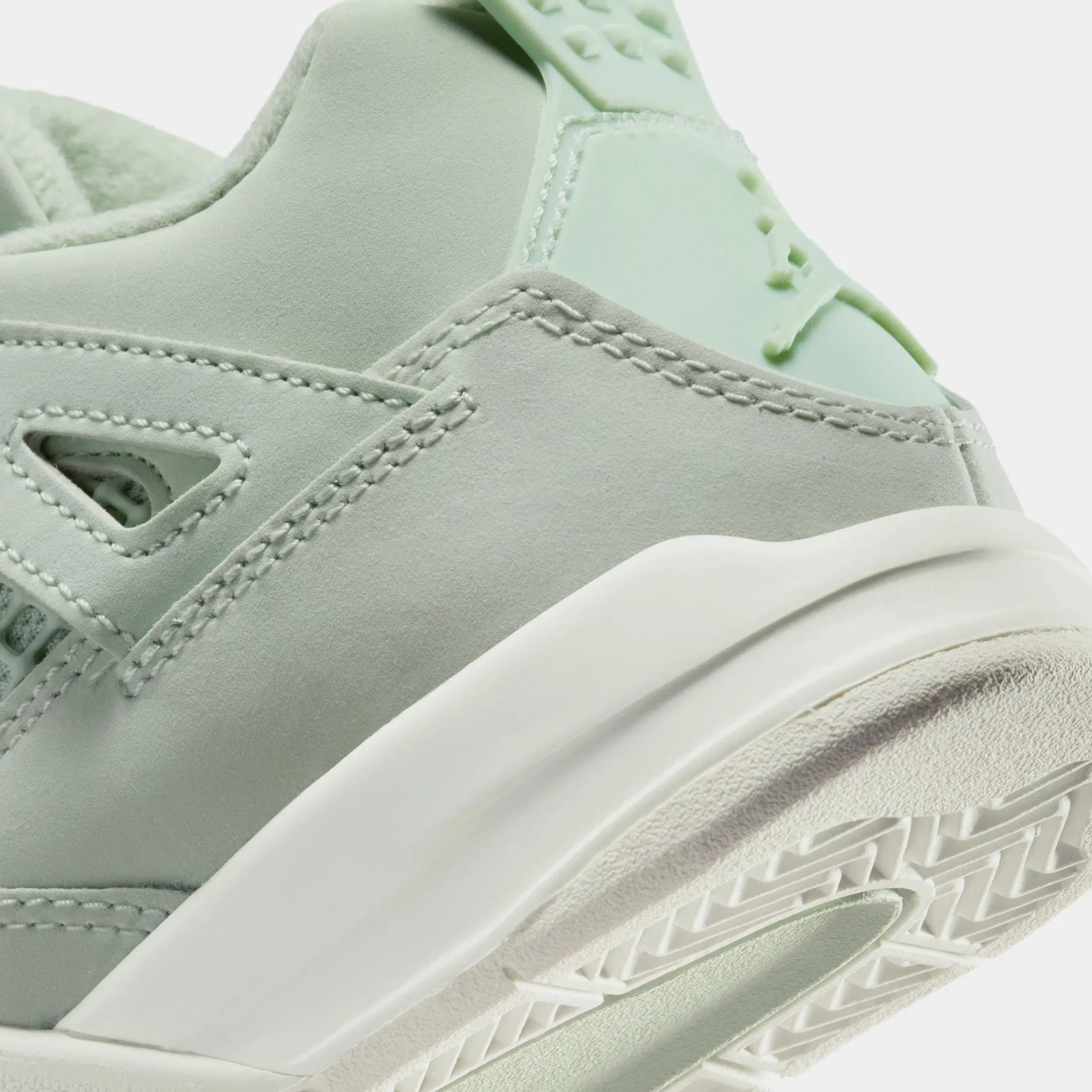 Air Jordan 4 Retro Abundance Preschool Lifestyle Shoes (Seafoam/Sail/Metallic Silver)