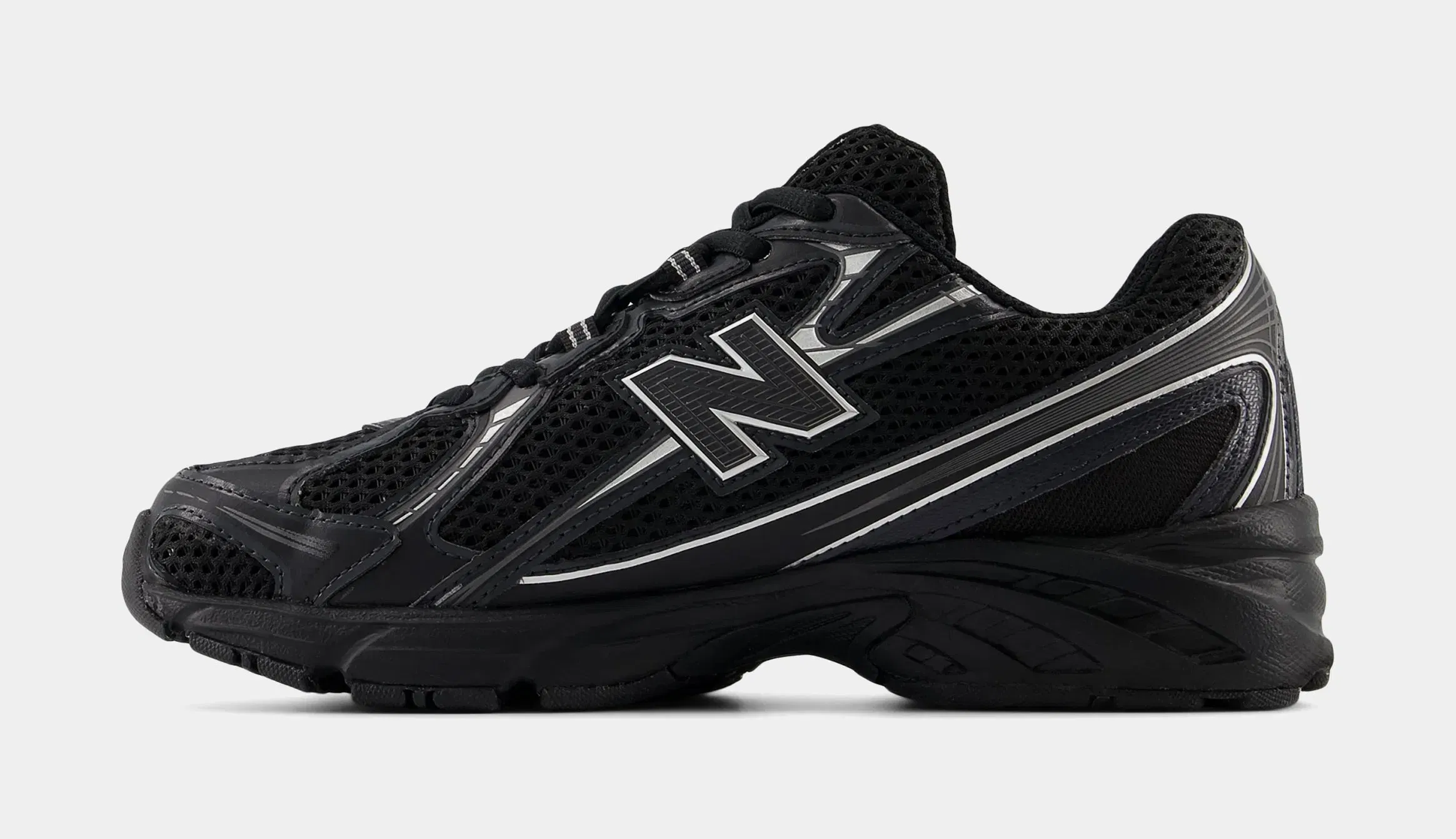 NEWBALANCE 740 Mens Running Shoes (Black/Metallic Silver)