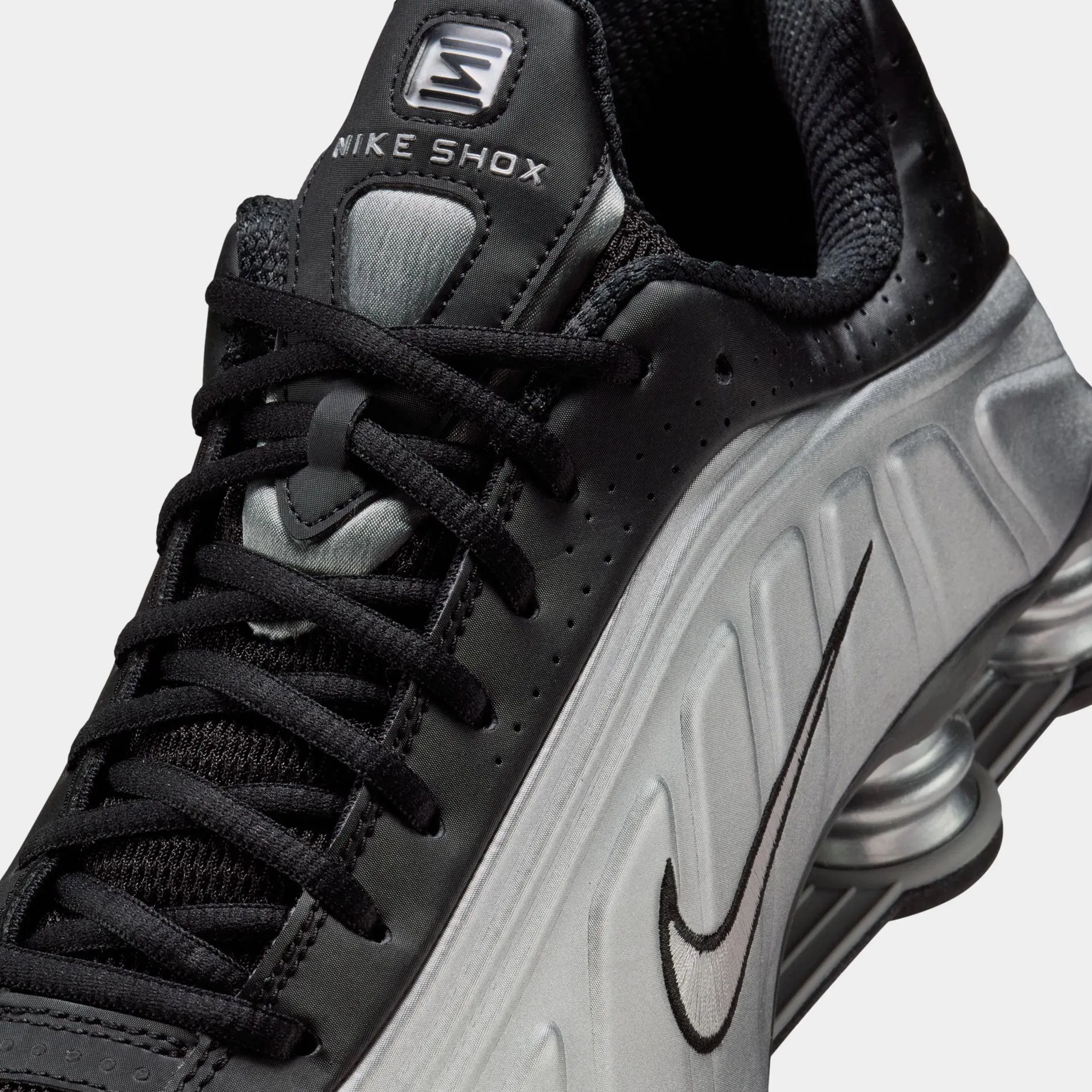 Nike Shox R4 Mens Running Shoes (Metallic Silver/Black/Metallic Silver/Metallic Silver)