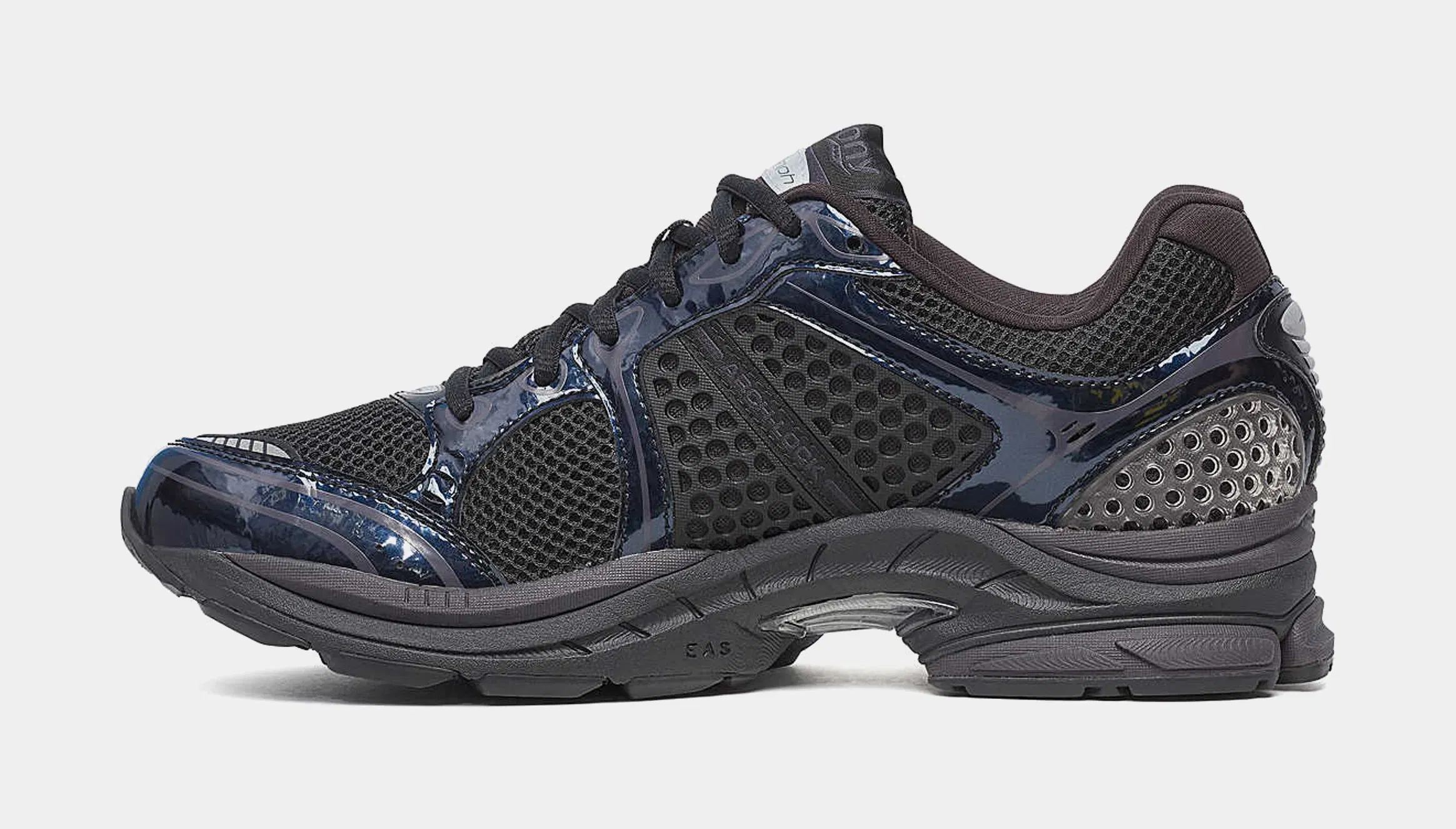 Saucony ProGrid Triumph 4 Chroma Womens Running Shoes (Black/Black)