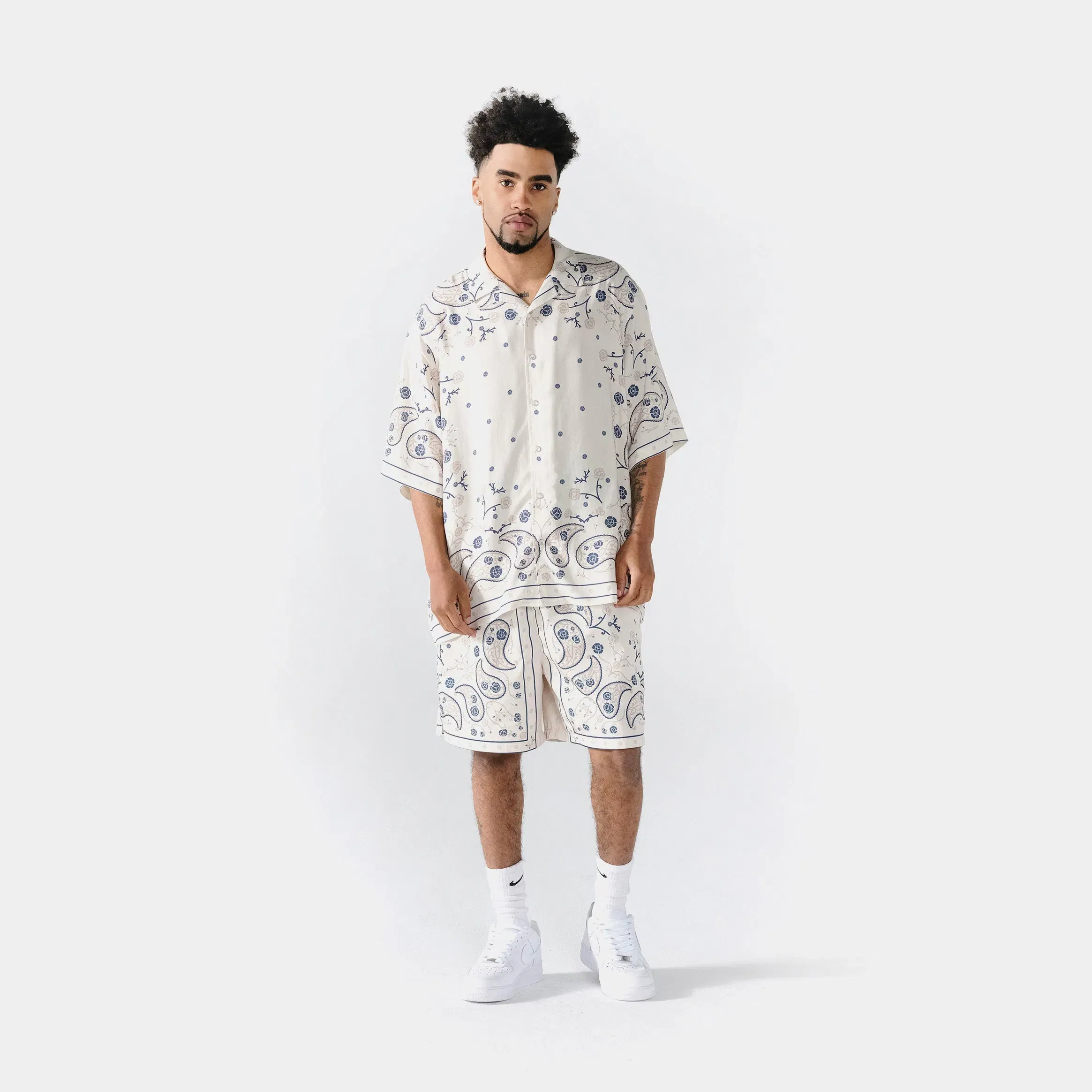 MAISON ARTICLE Rose Paisley Hybrid Mens Shorts (Beige/Navy)