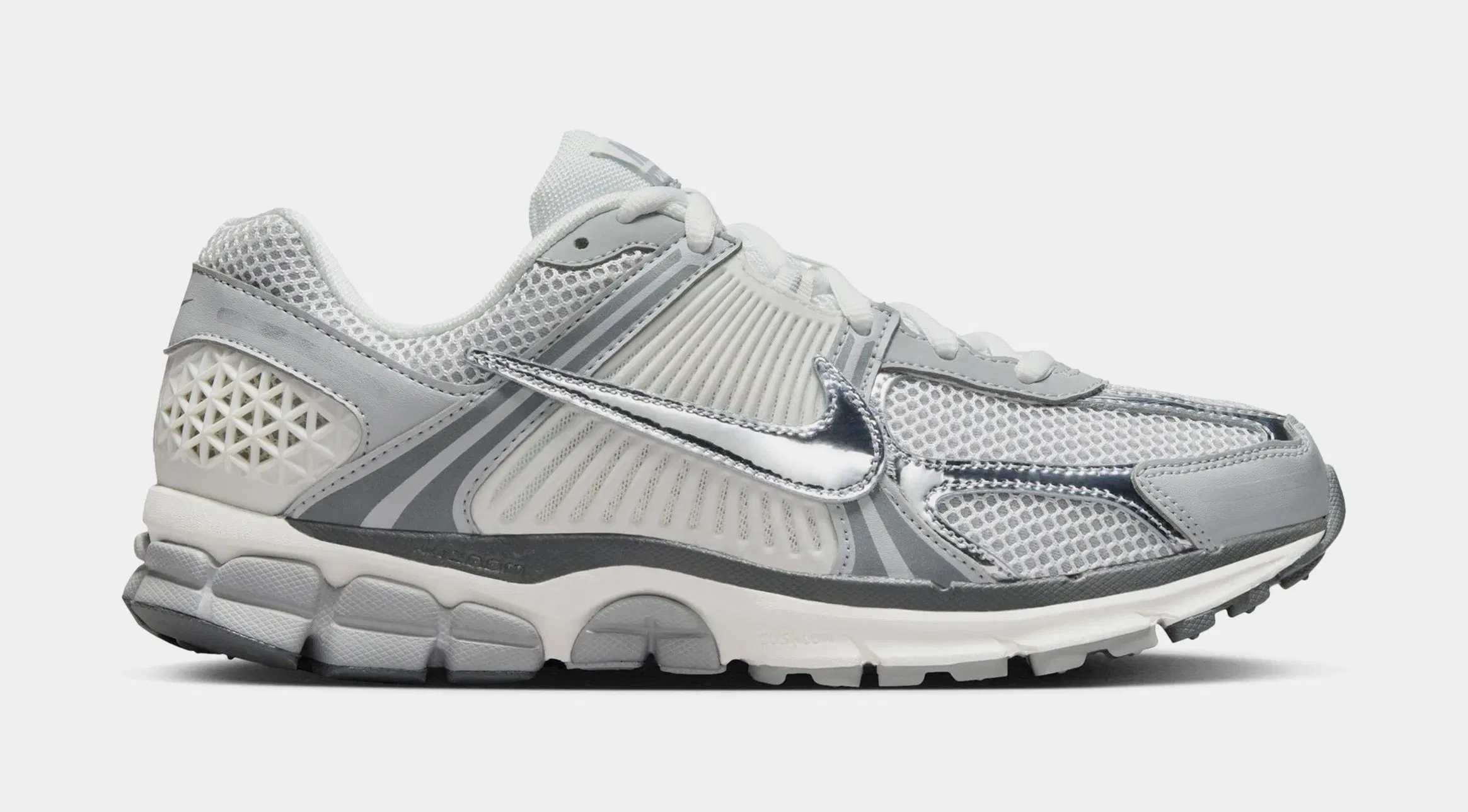 Nike Zoom Vomero 5 Mens Running Shoes (Summit White/Light Smoke Grey/Smoke Grey/Metallic Silver)