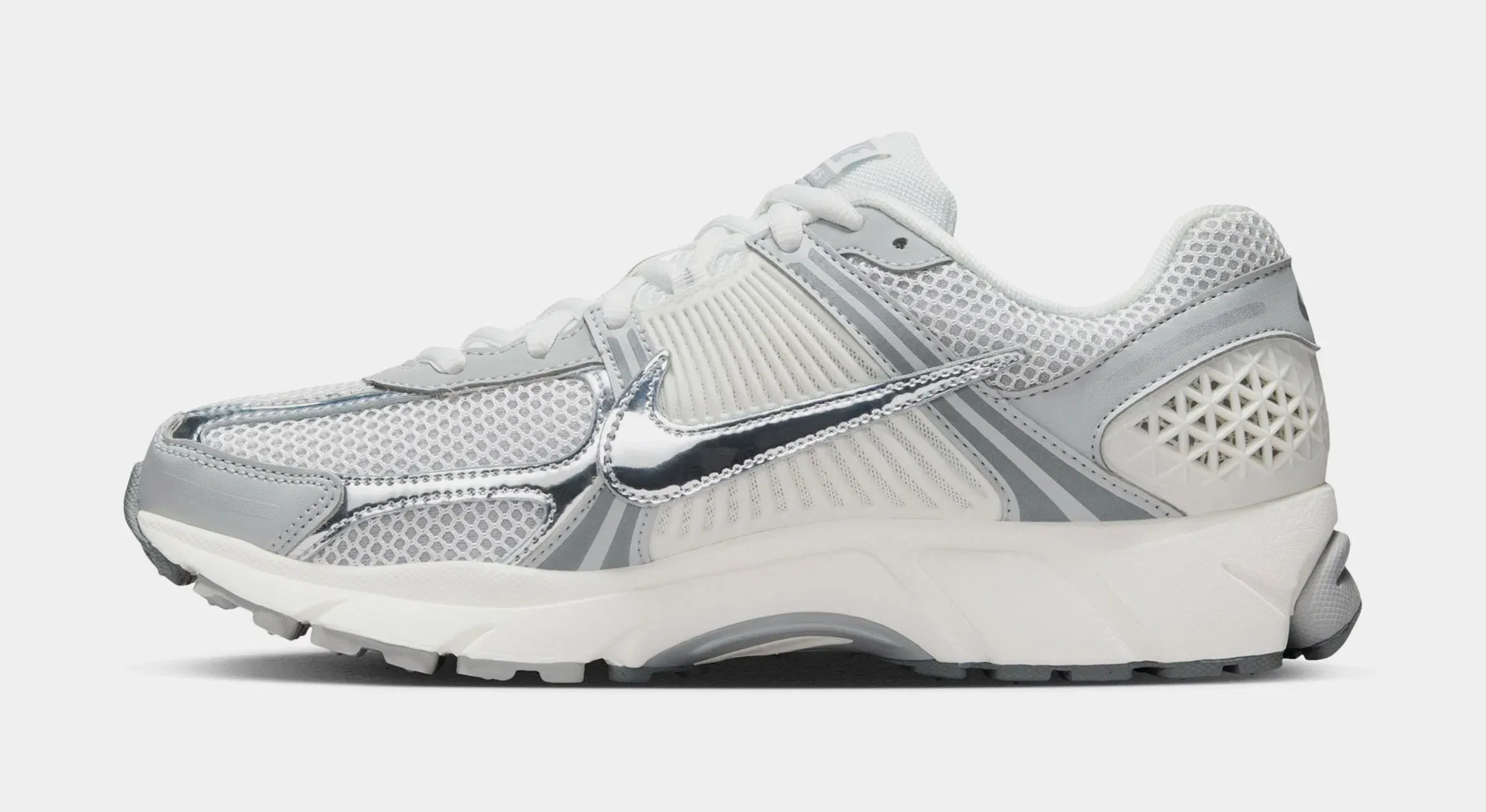 Nike Zoom Vomero 5 Mens Running Shoes (Summit White/Light Smoke Grey/Smoke Grey/Metallic Silver)