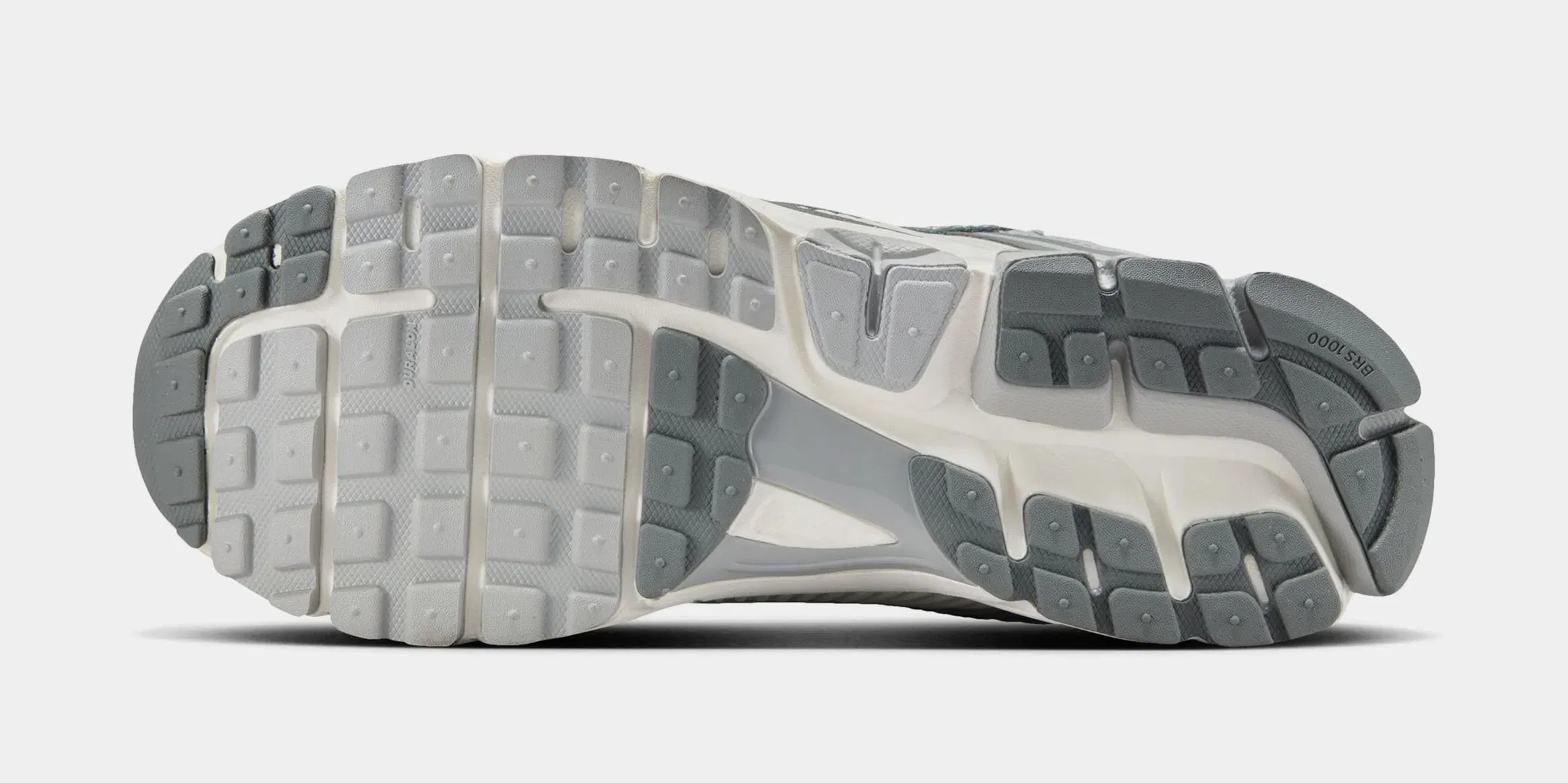 Nike Zoom Vomero 5 Mens Running Shoes (Summit White/Light Smoke Grey/Smoke Grey/Metallic Silver)