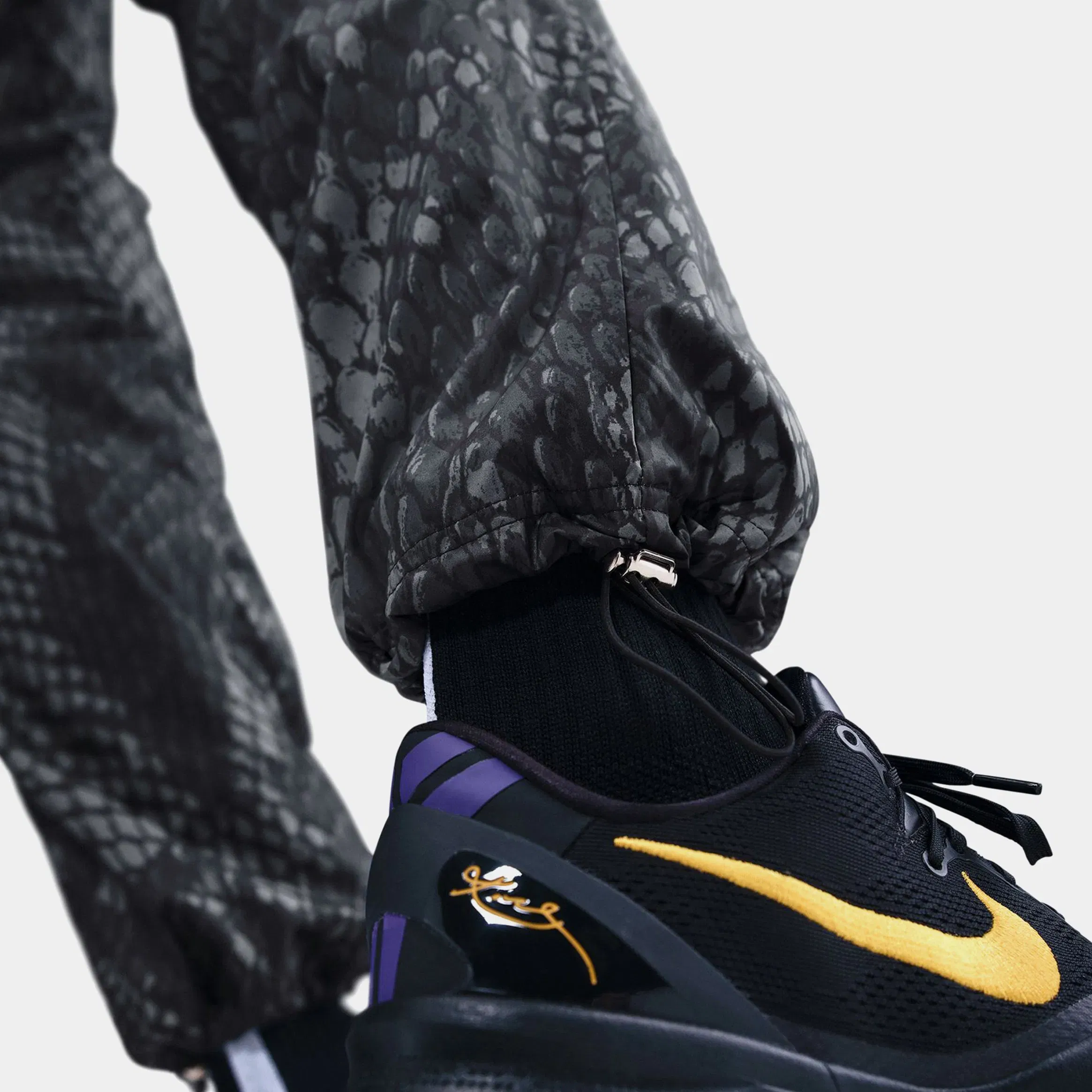 Nike Kobe Bryant Lightweight Woven Trousers Mens Pants (Black/Silver)