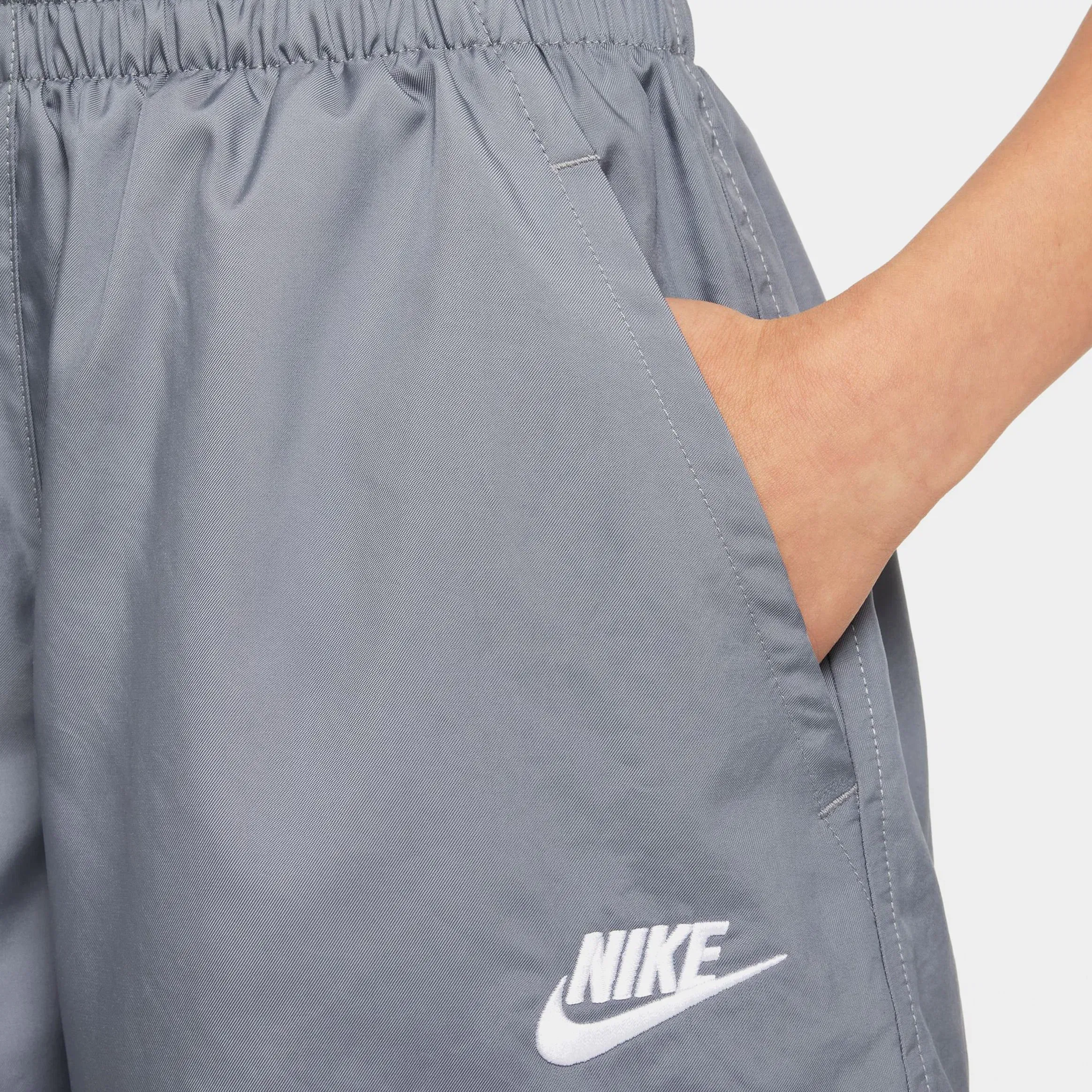 Nike Club Woven 4.5 Grade School Shorts (Grey/White)