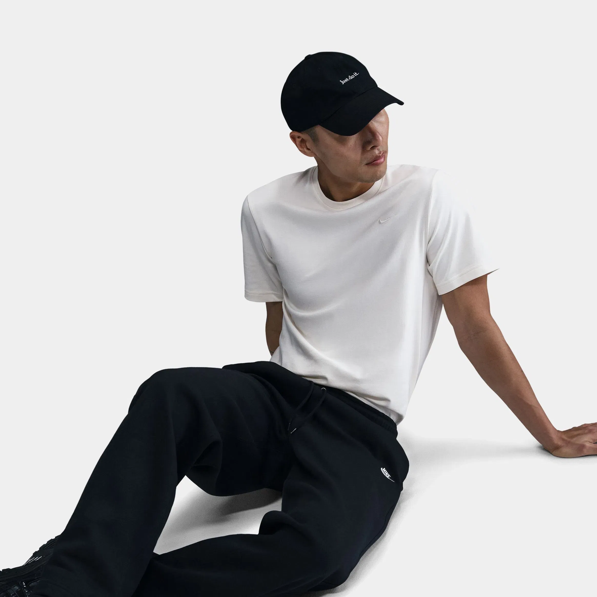 Nike Club Fleece Premium Open-Hem Mens Sweatpants (Black/Black/White)