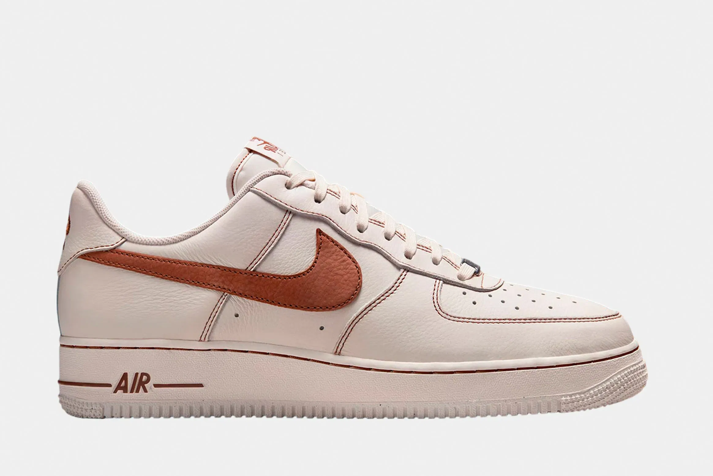 Nike Air Force 1 '07 LV8 Mens Lifestyle Shoes (Ivory/Saddle Brown)