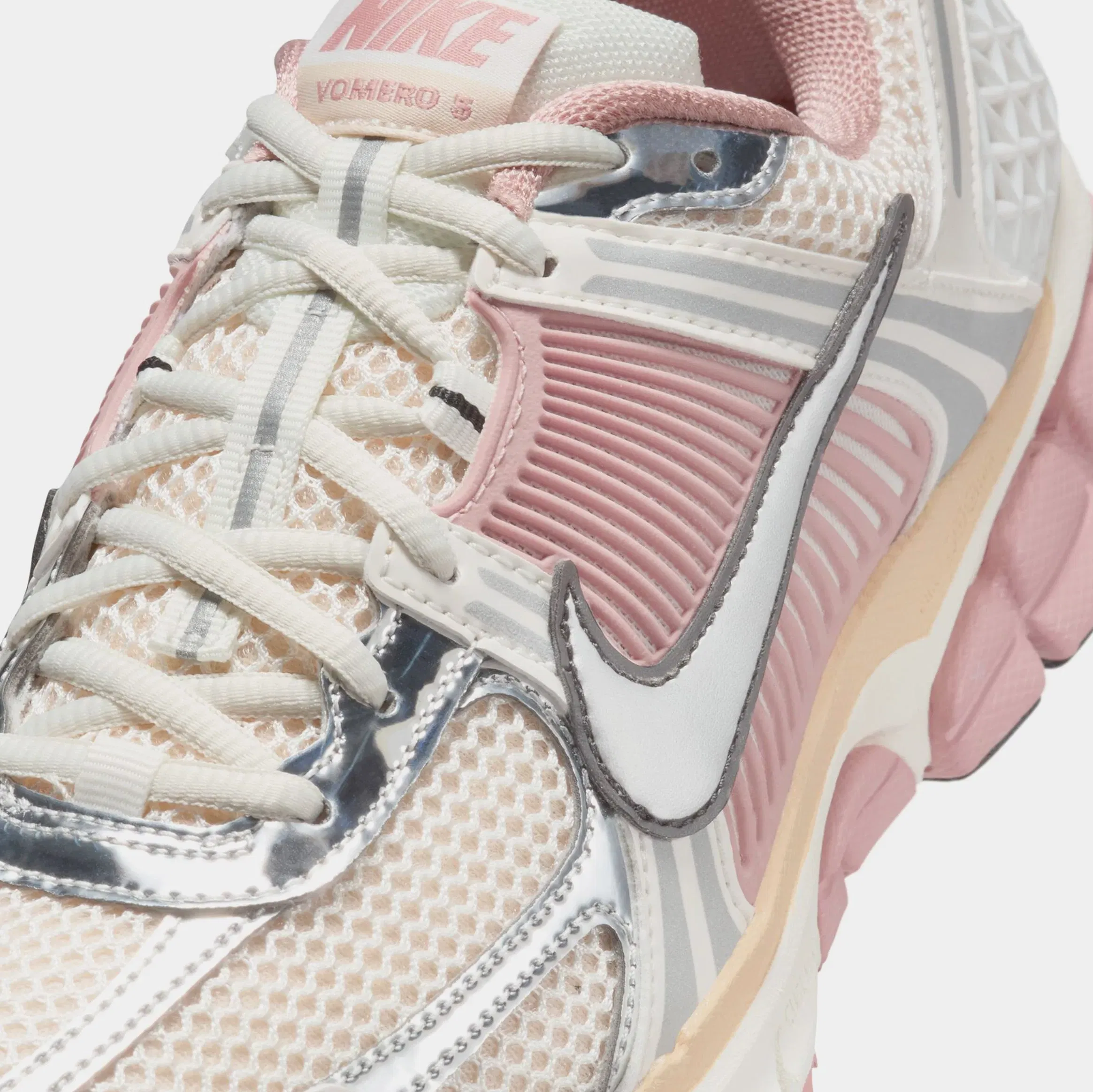 Nike Vomero 5 Womens Running Shoes (Sail/Pearl White/Particle Pink/Sail)