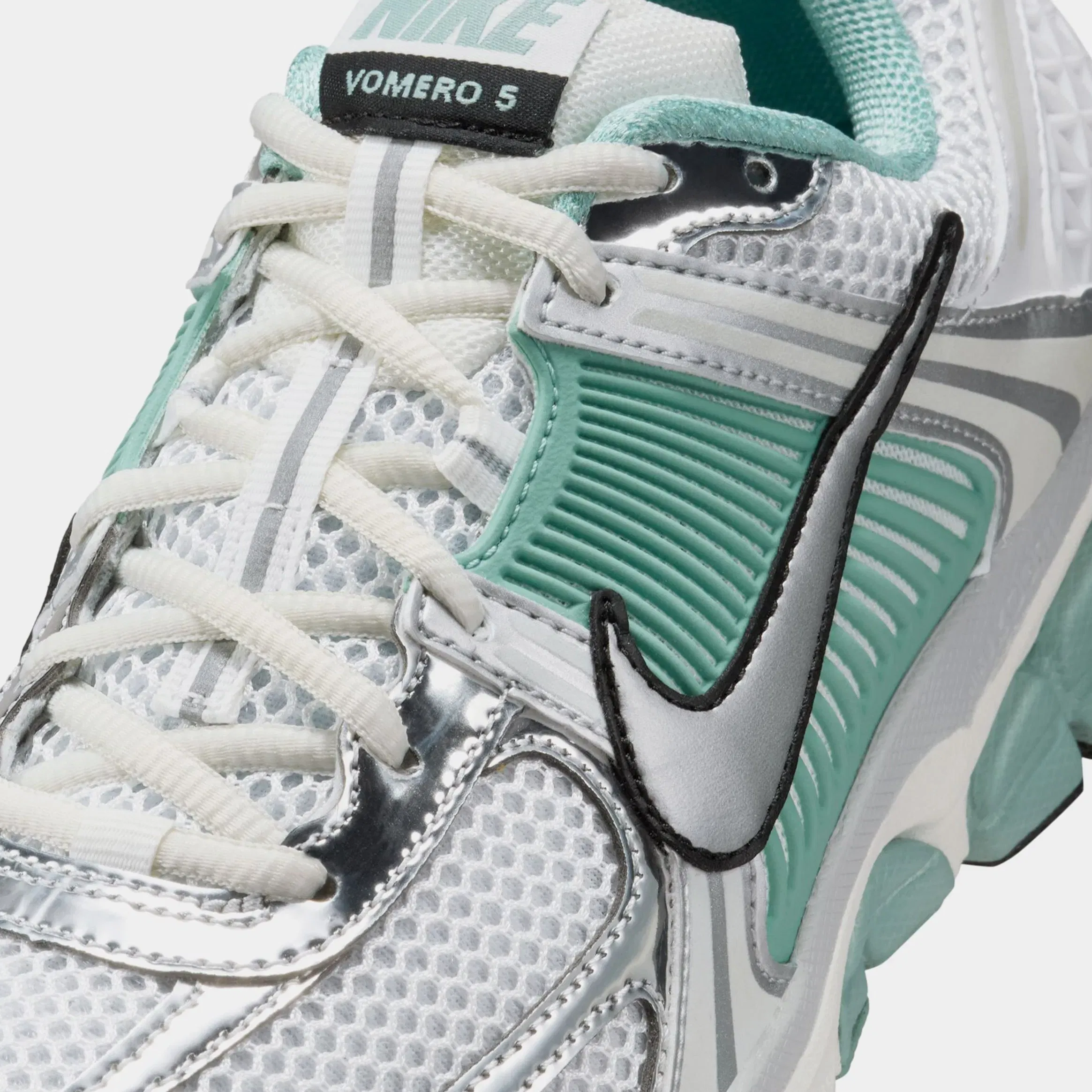 Nike Zoom Vomero 5 Womens Running Shoes (Summit White/Metallic Silver/Wolf Grey)