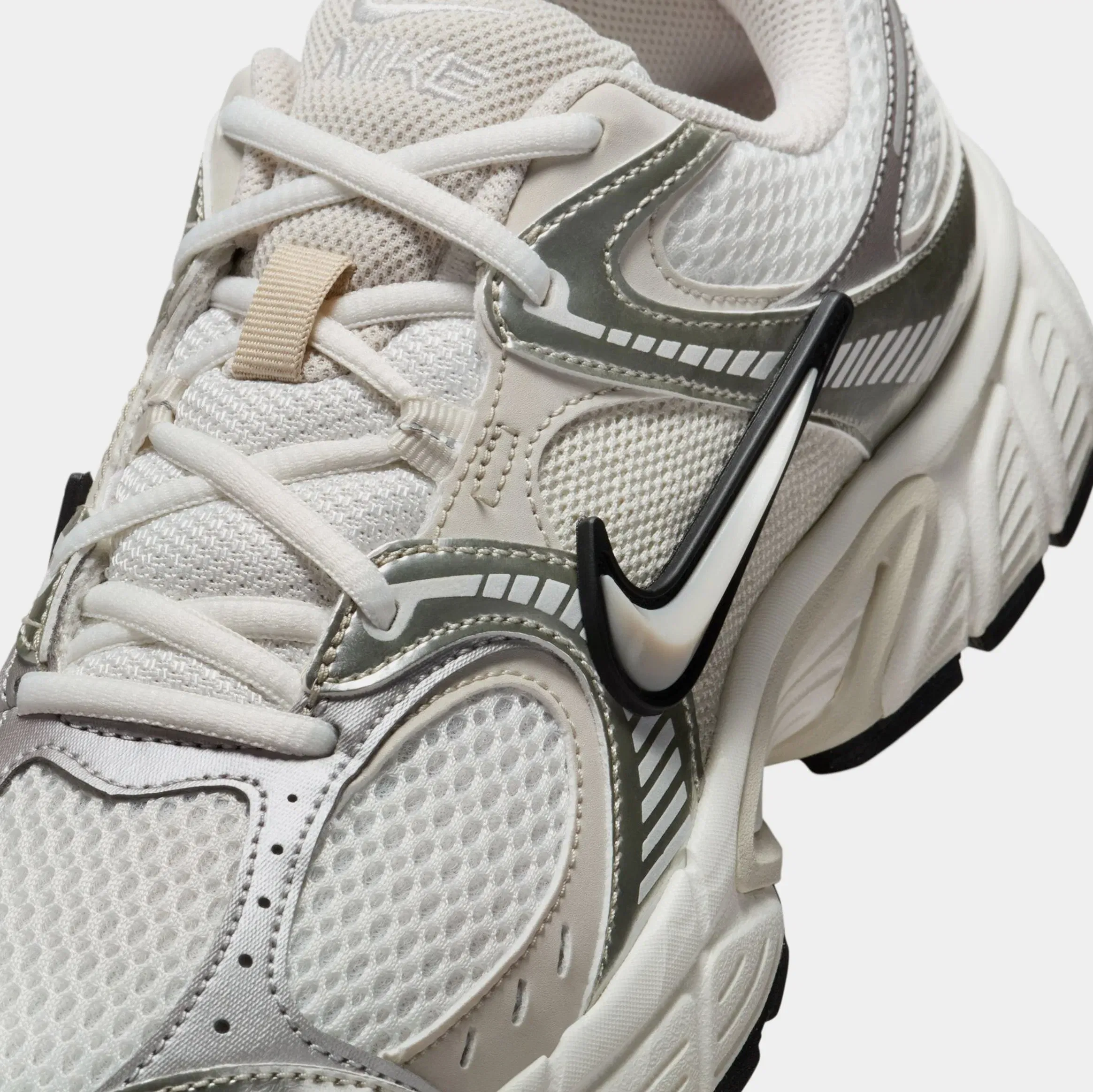 Nike V5 RNR Womens Running Shoes (Summit White/Light Orewood Brown/Sail/Black)