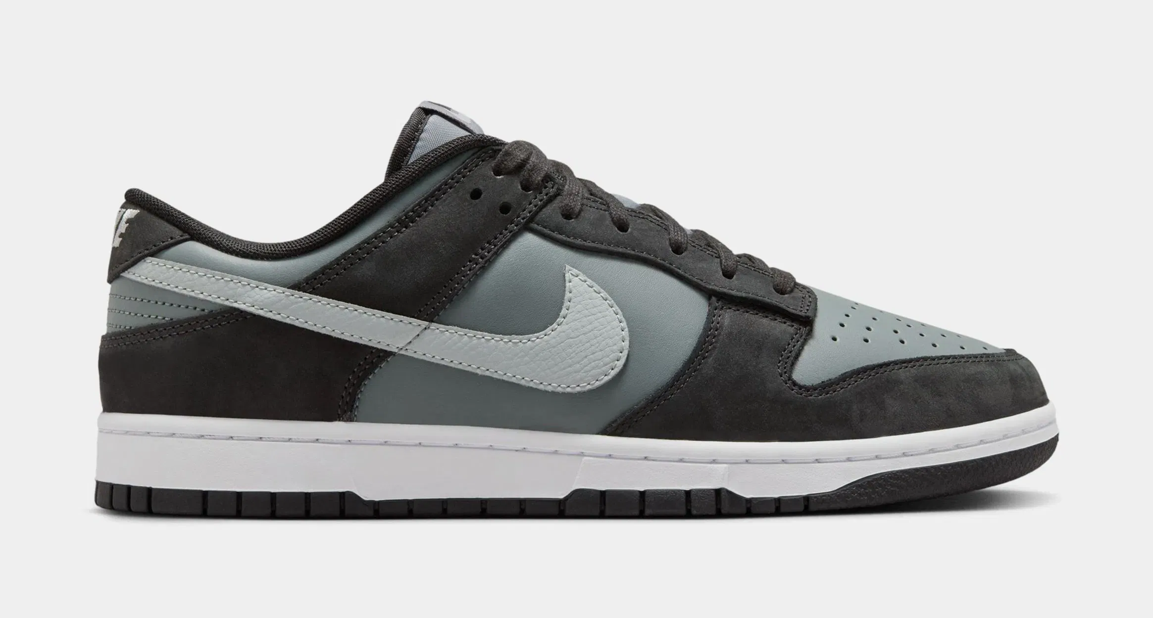 Nike Dunk Low Mens Lifestyle Shoes (Black/Light Smoke Grey/Smoke Grey/White)