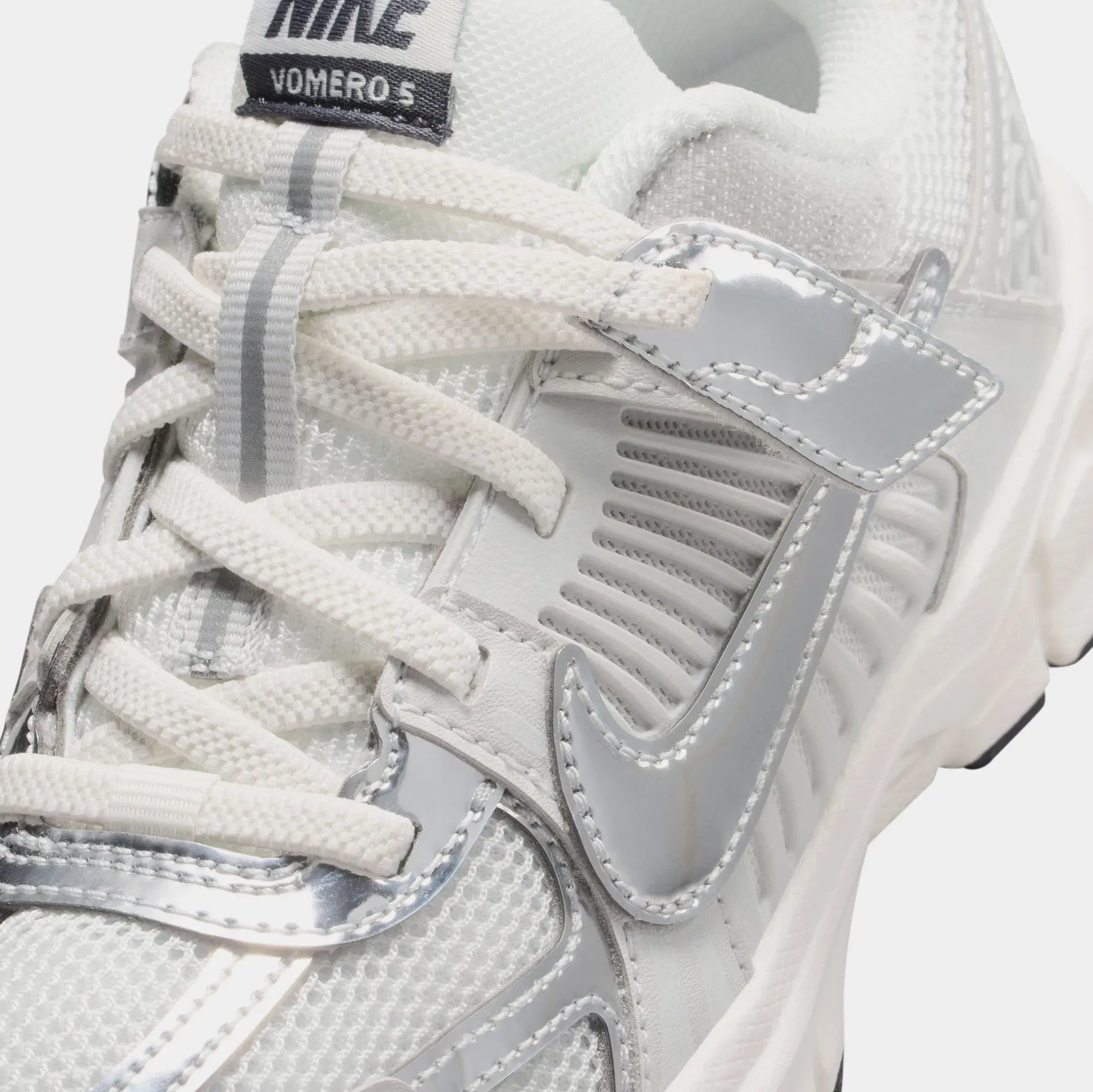 Nike Vomero 5 Preschool Running Shoes (Photon Dust/Gridiron/Sail/Chrome)