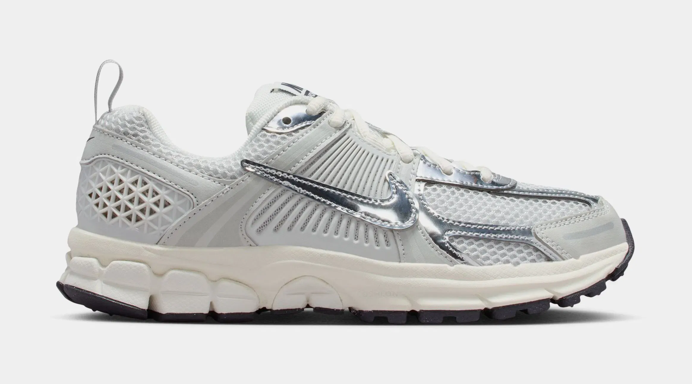Nike Vomero 5 Grade School Running Shoes (Photon Dust/Chrome/Gridiron Sail)