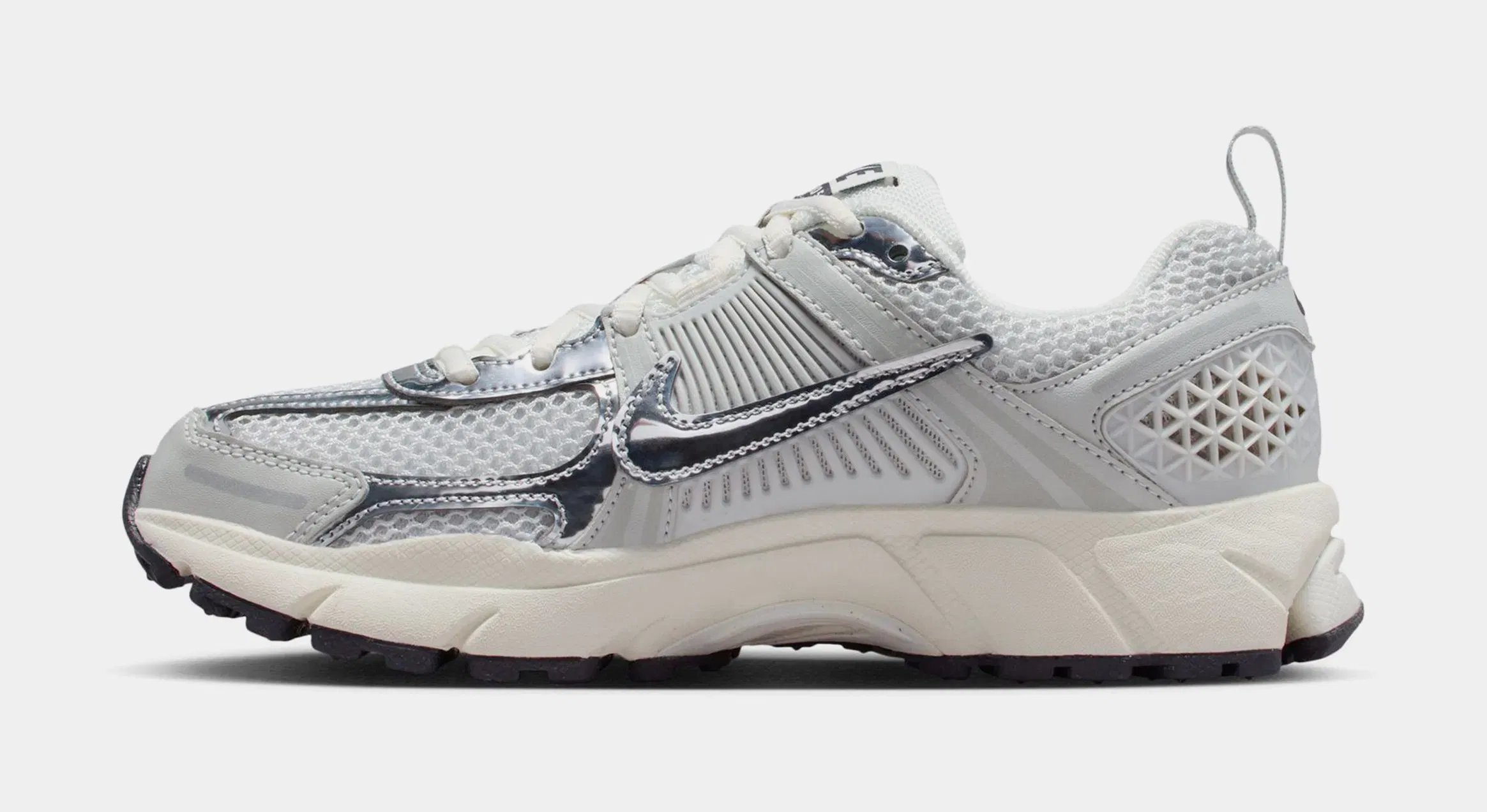 Nike Vomero 5 Grade School Running Shoes (Photon Dust/Chrome/Gridiron Sail)