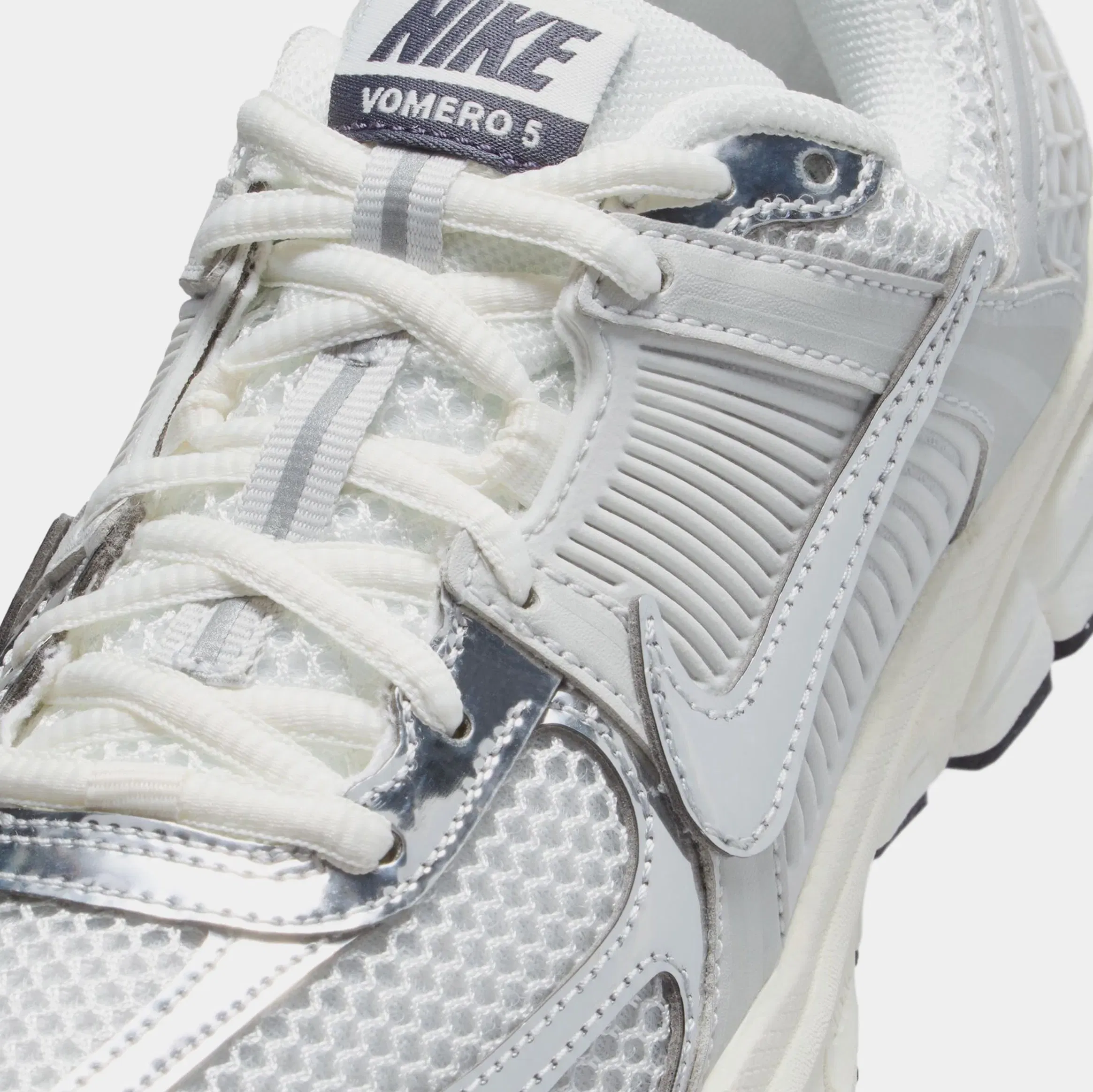 Nike Vomero 5 Grade School Running Shoes (Photon Dust/Chrome/Gridiron Sail)
