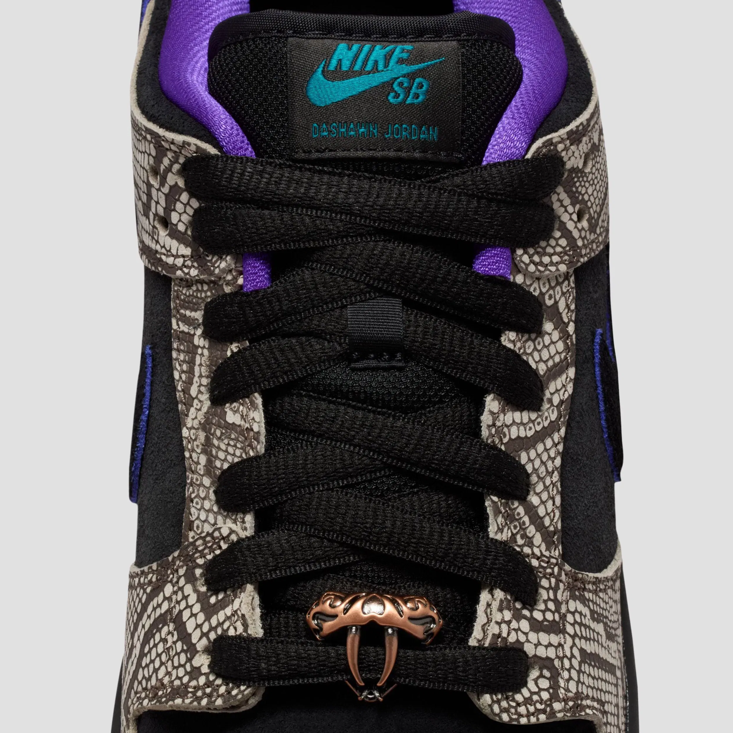 Nike SB Dunk Low Pro Skate Shoes String / Black / Bright Spruce / Fierce Purple