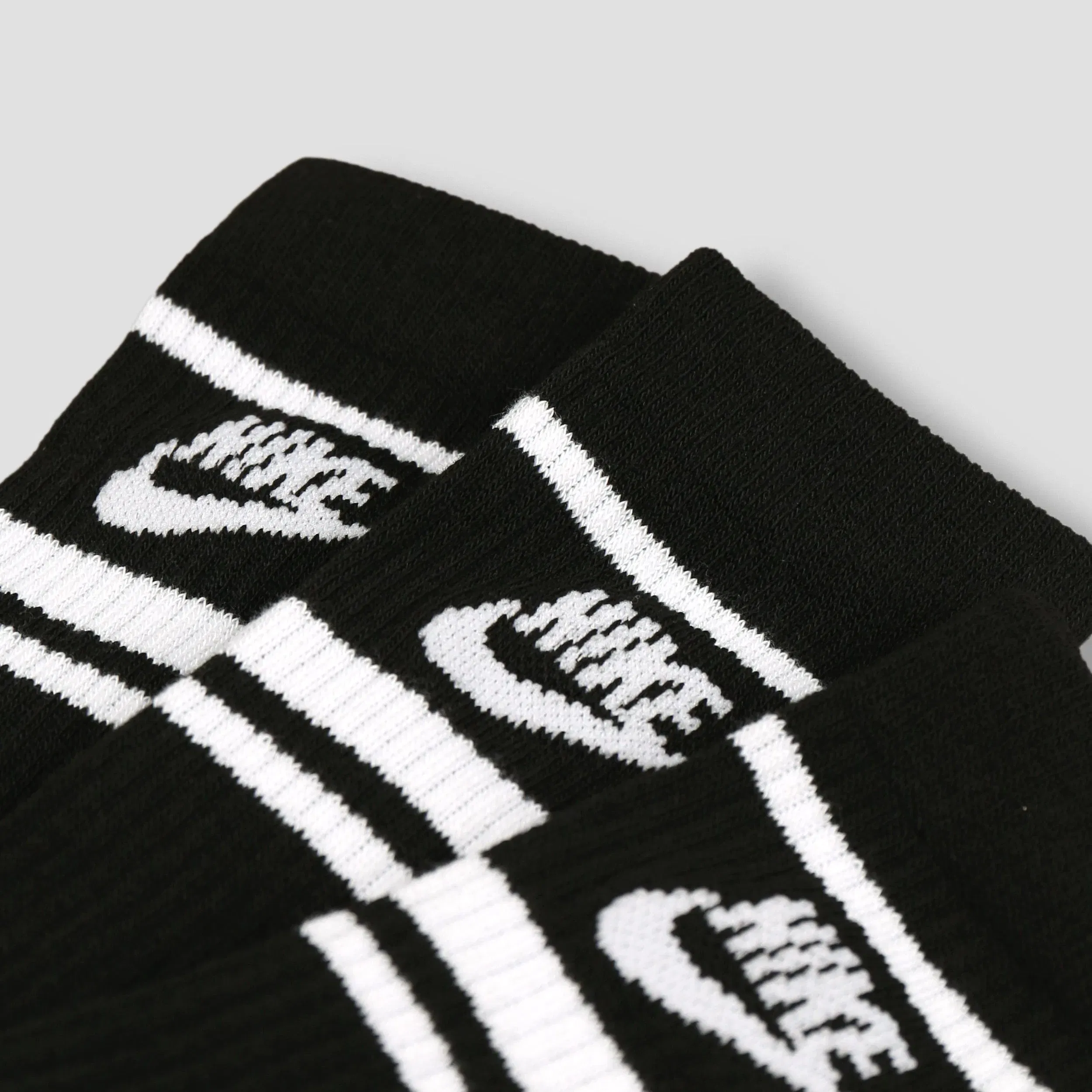 Nike SB Nike Everyday Essential Stripe Crew Socks Black / White (3 Pack)