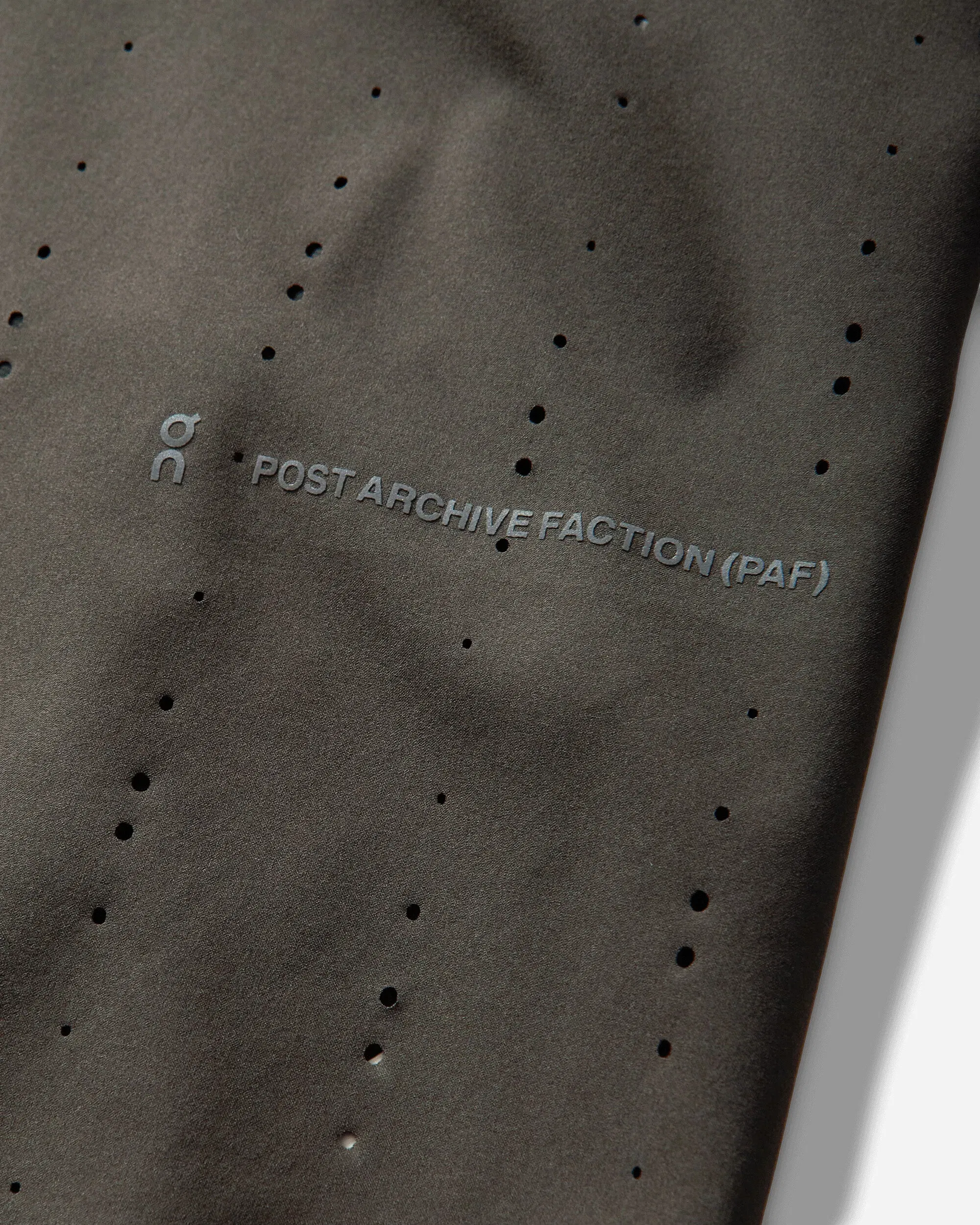 On Running POST ARCHIVE FACTION (PAF) Zero 2-In-1 Shorts Molasses / Black