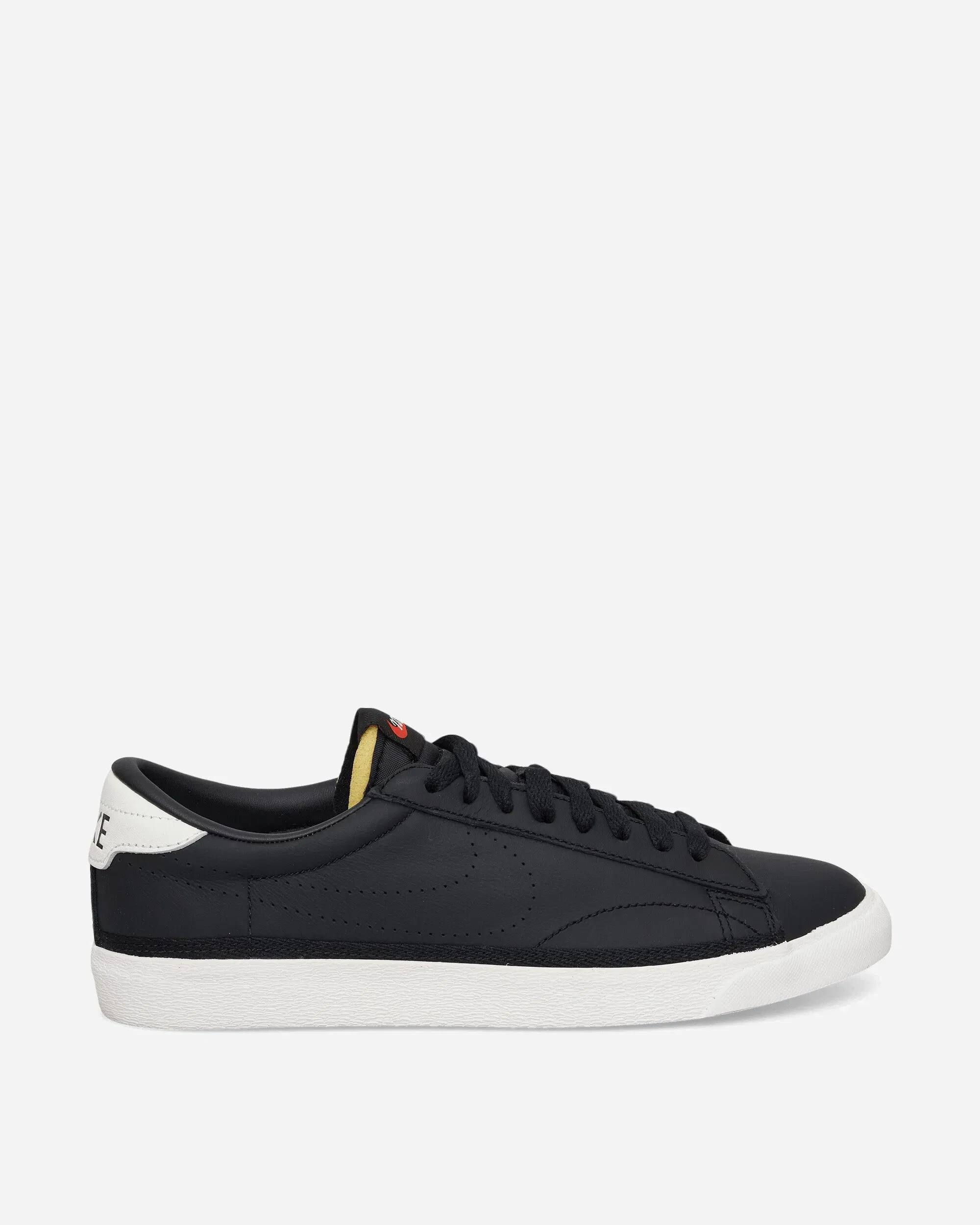 Nike Tennis Classic Sneakers Black / Sail / Team Orange