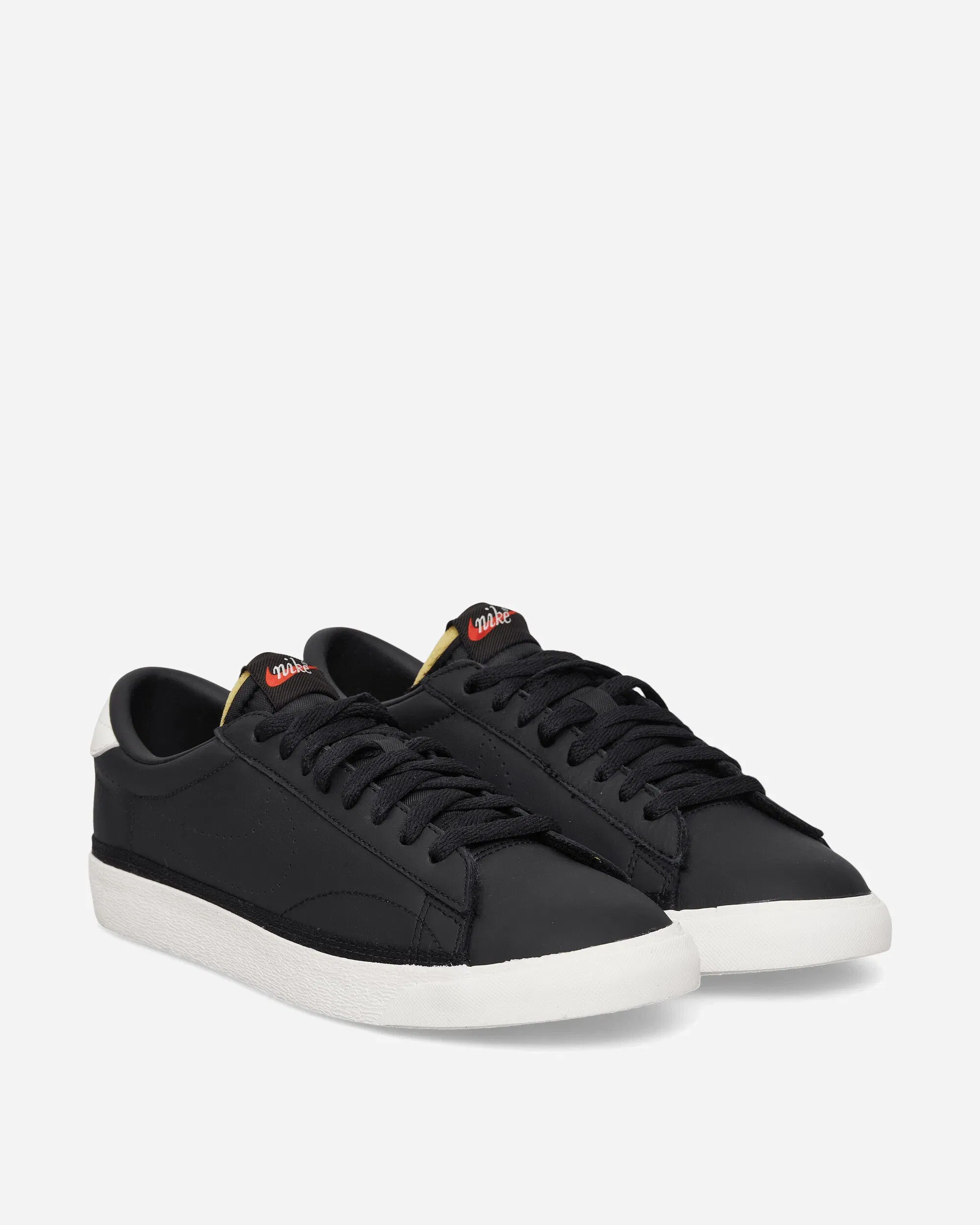 Nike Tennis Classic Sneakers Black / Sail / Team Orange