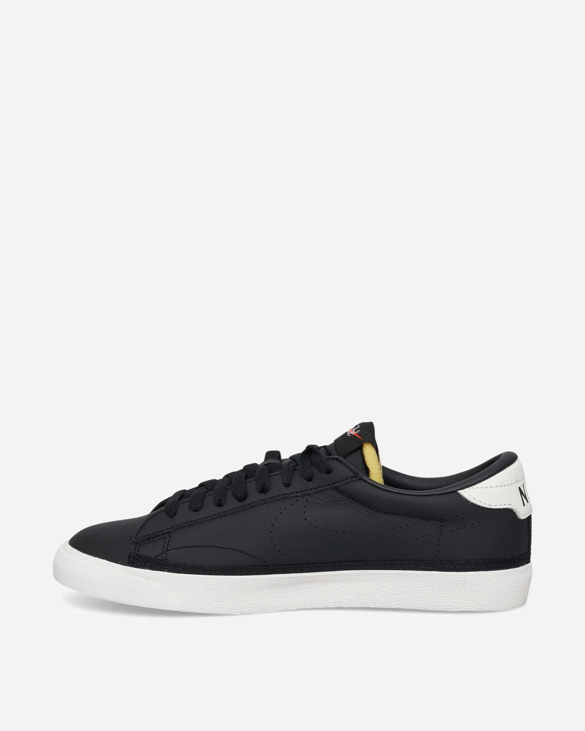 Nike Tennis Classic Sneakers Black / Sail / Team Orange