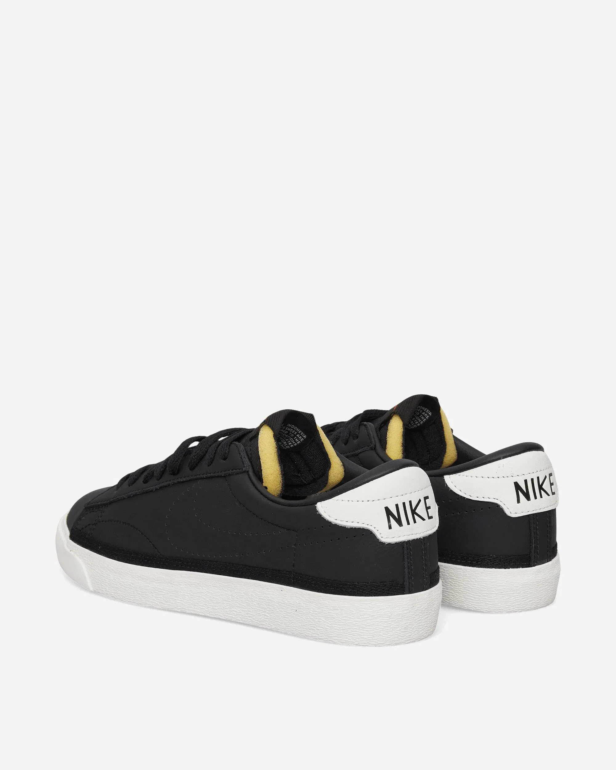 Nike Tennis Classic Sneakers Black / Sail / Team Orange