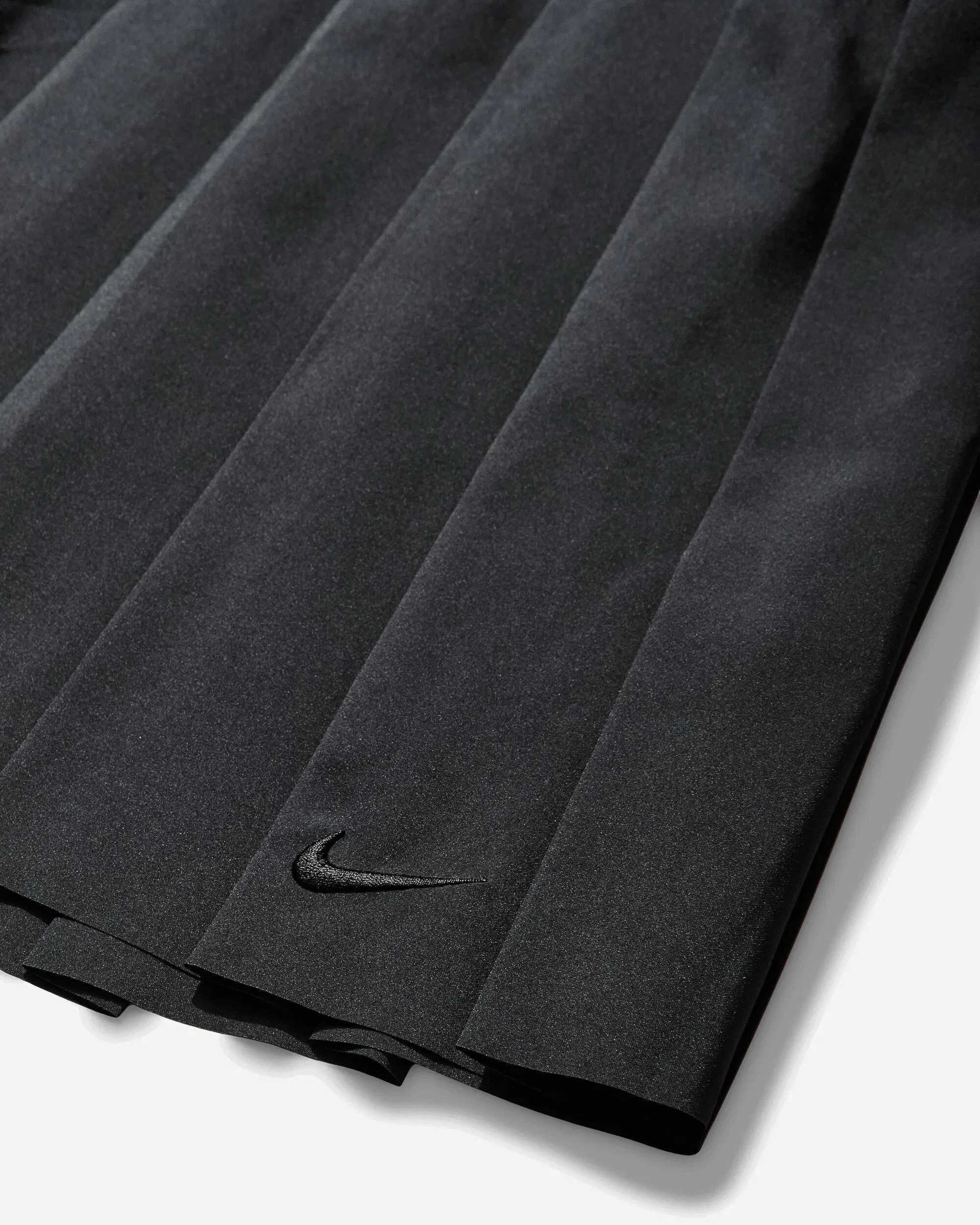 Nike Women's Mid-Rise Pleated Skirt Black