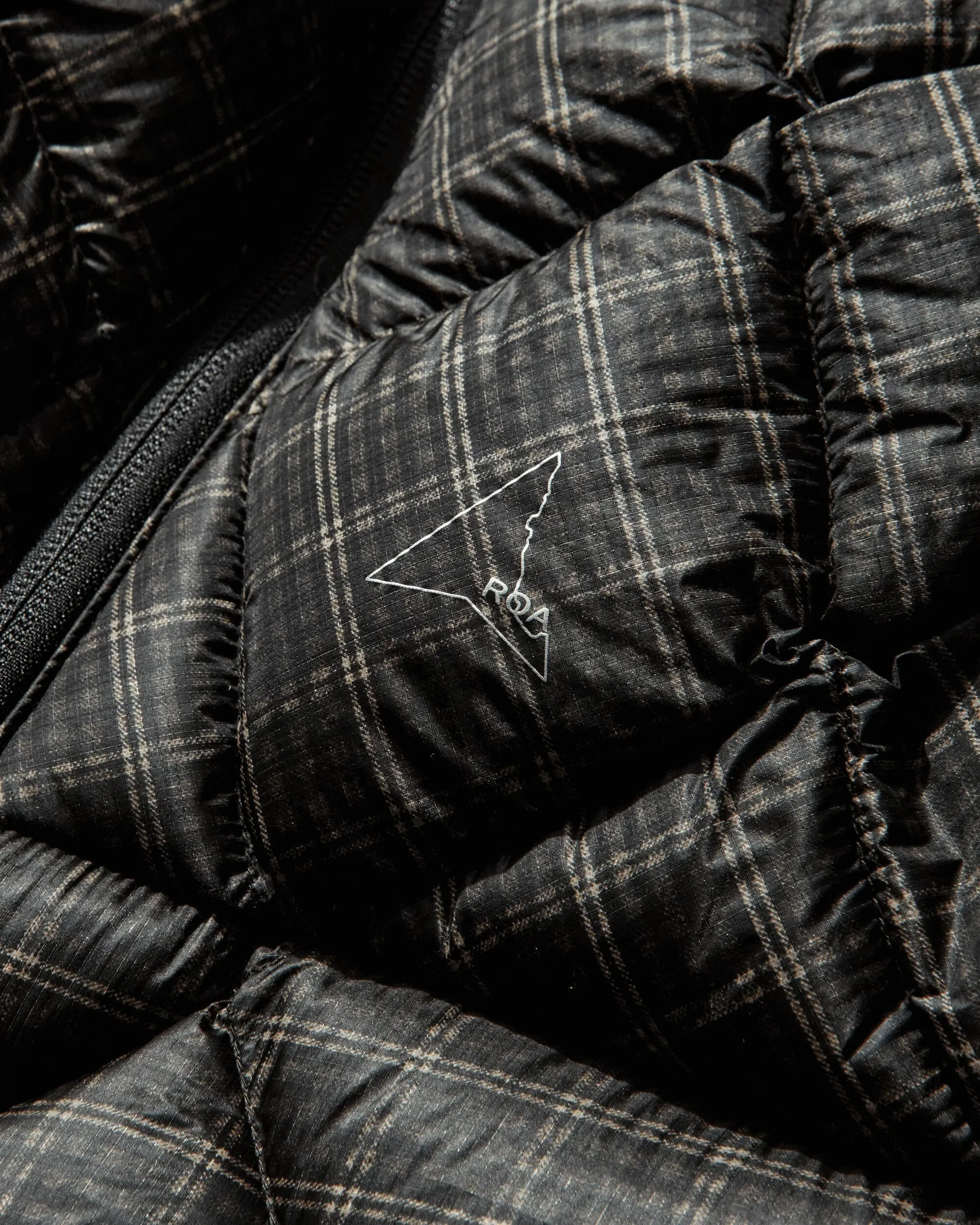 ROA Men's Nuna 600 Fill Power Printed Check Hooded Down Vest Anthracite