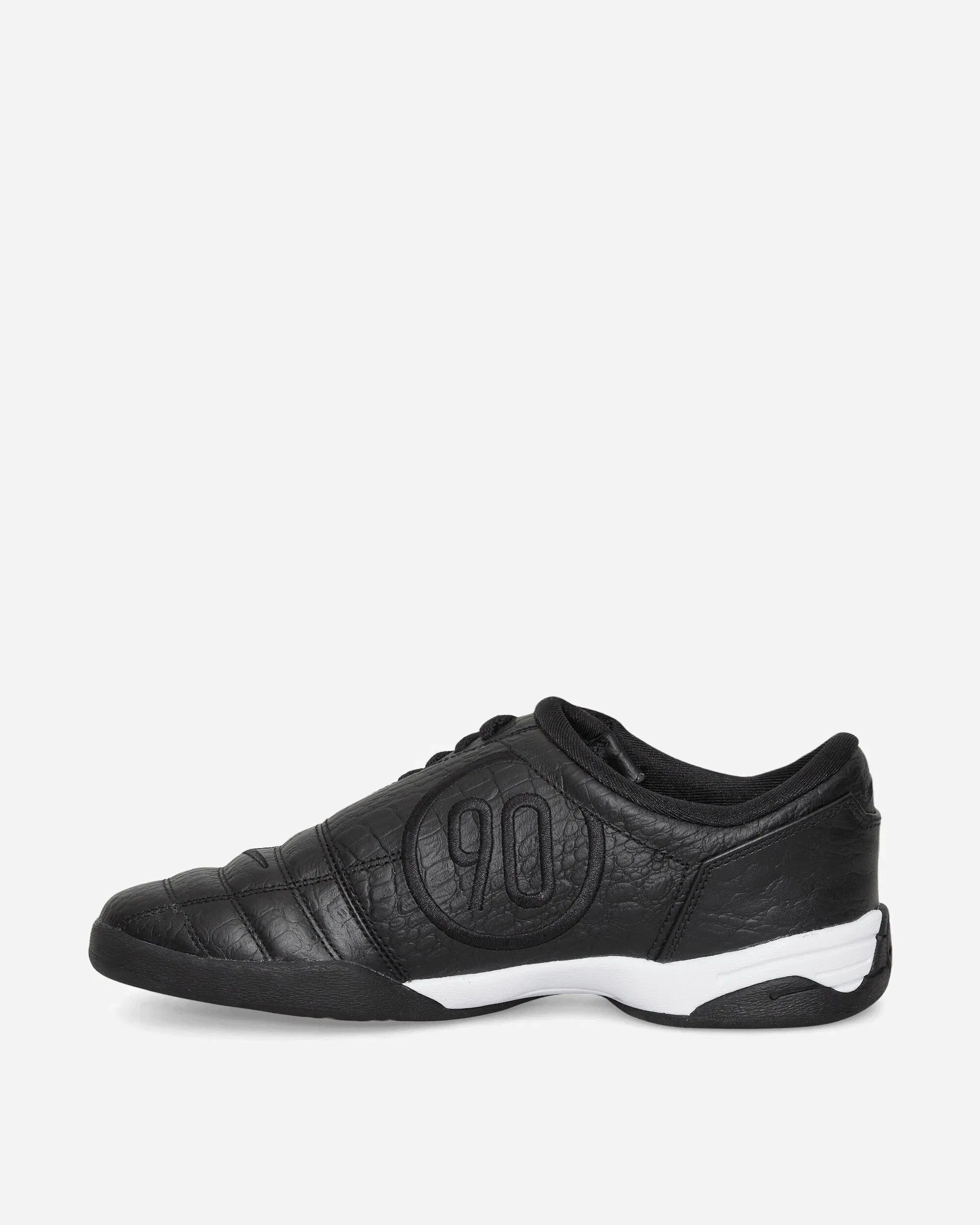 Nike Women's Total 90 Sneakers Black / White
