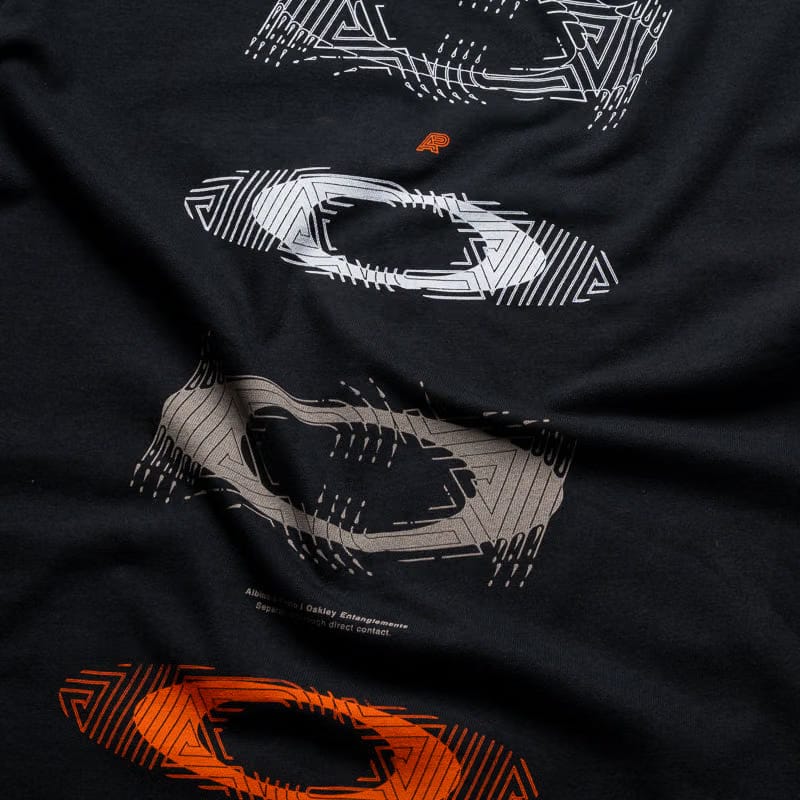 Oakley Albino & Preto x Oakley Entanglement Tee - Black