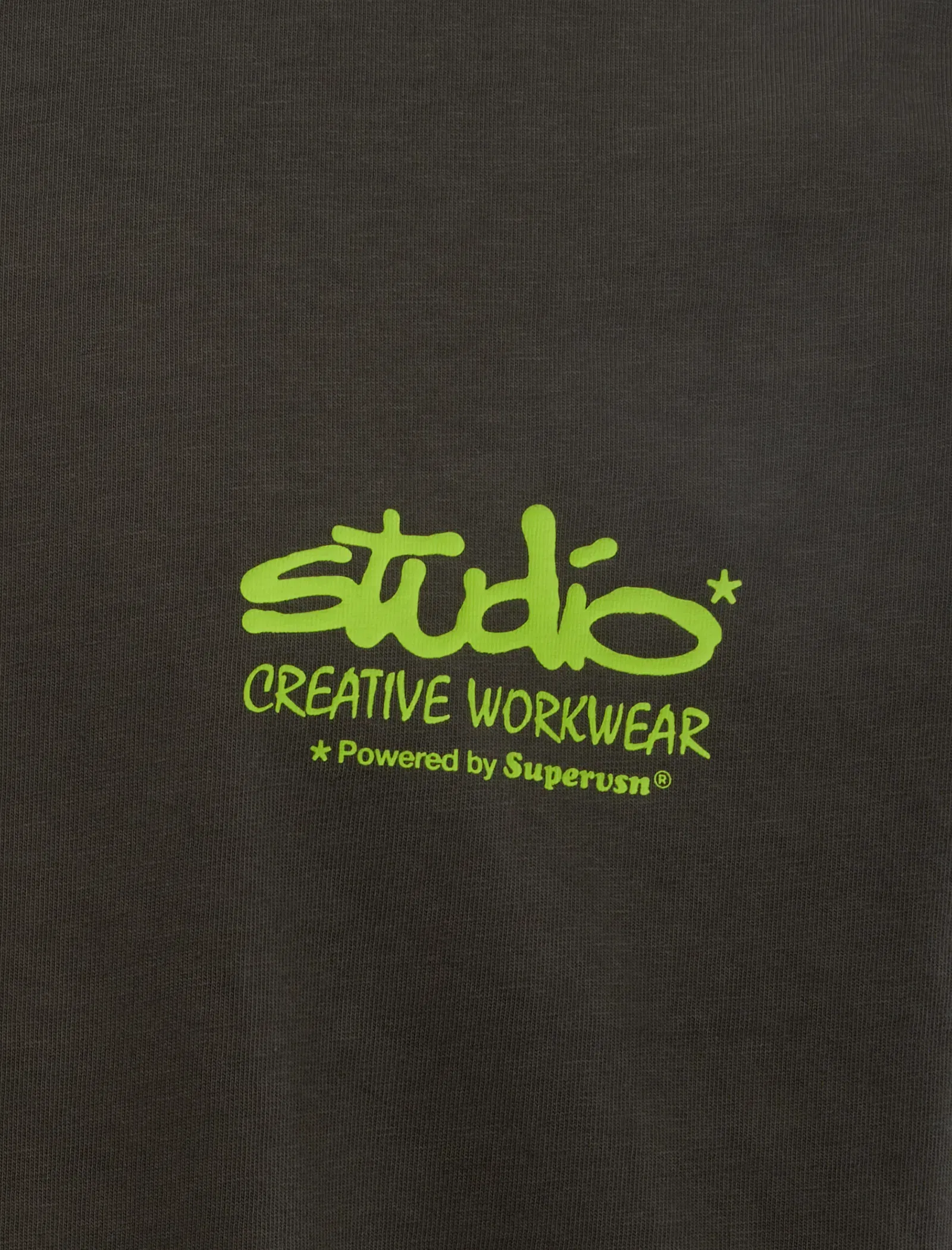 SUPERVSN STUDIO LABEL LOGO TEE
