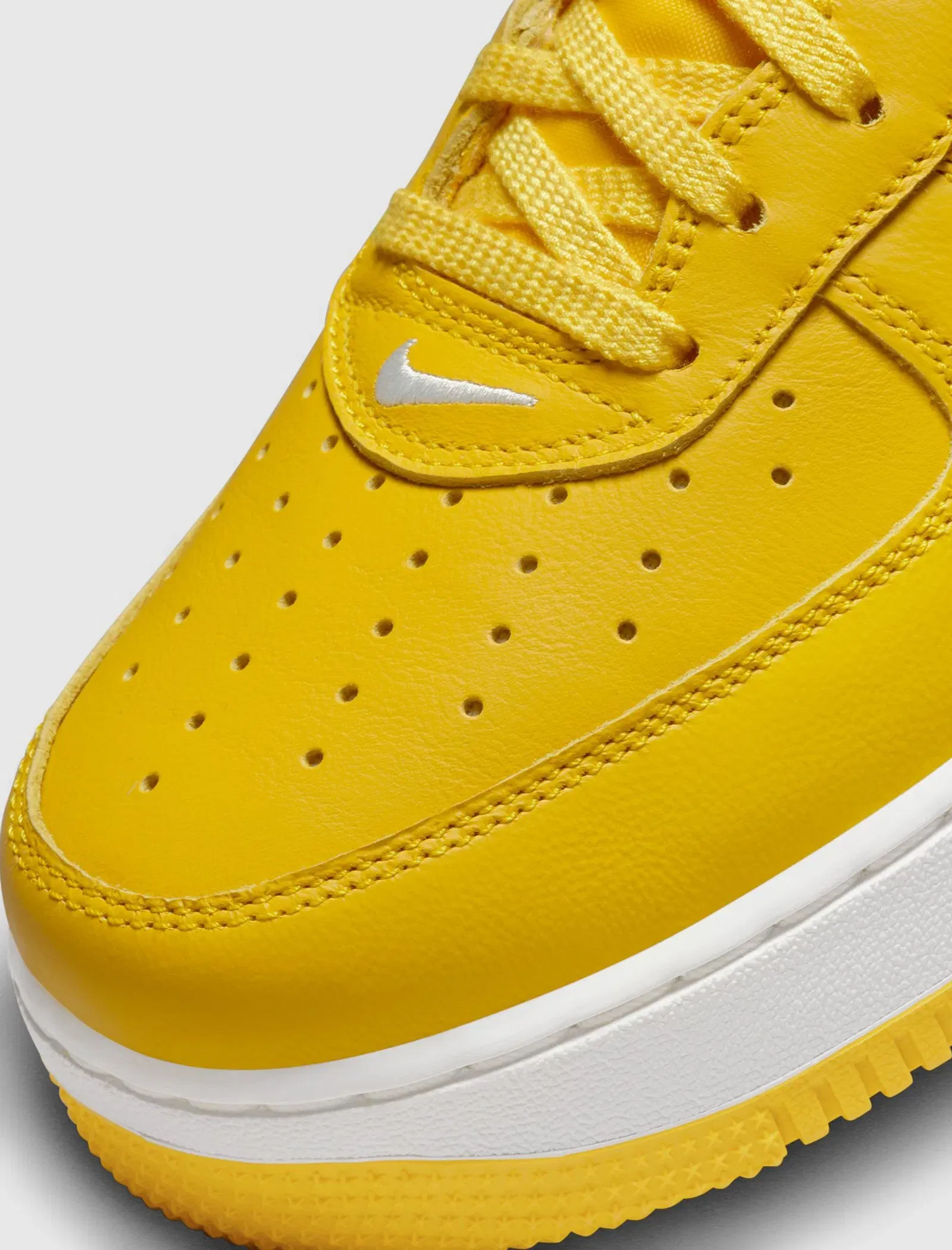 Nike AIR FORCE 1 LOW RETRO "YELLOW JEWEL"