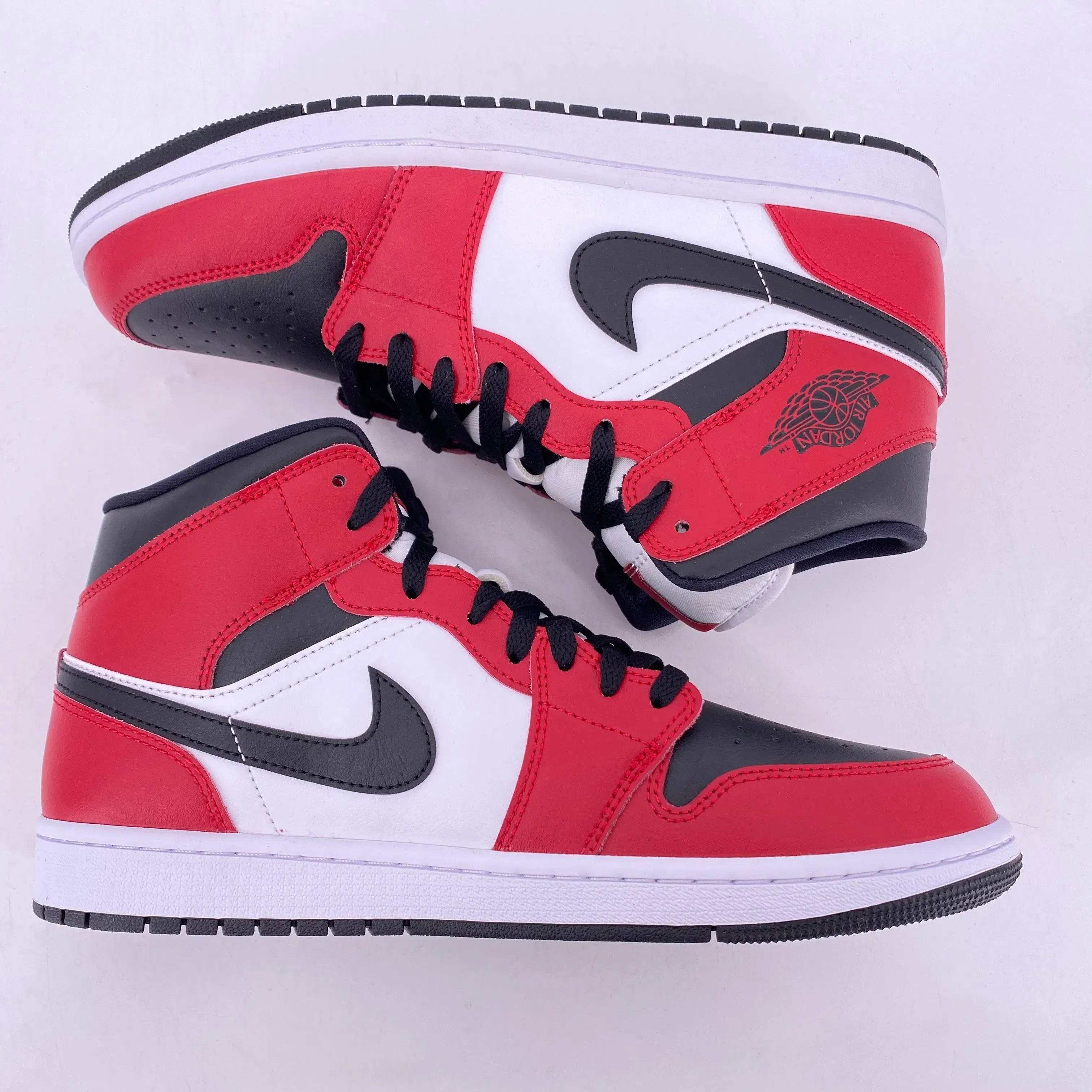 Air Jordan 1 Mid "Chicago Toe" 2020 New Size 10.5