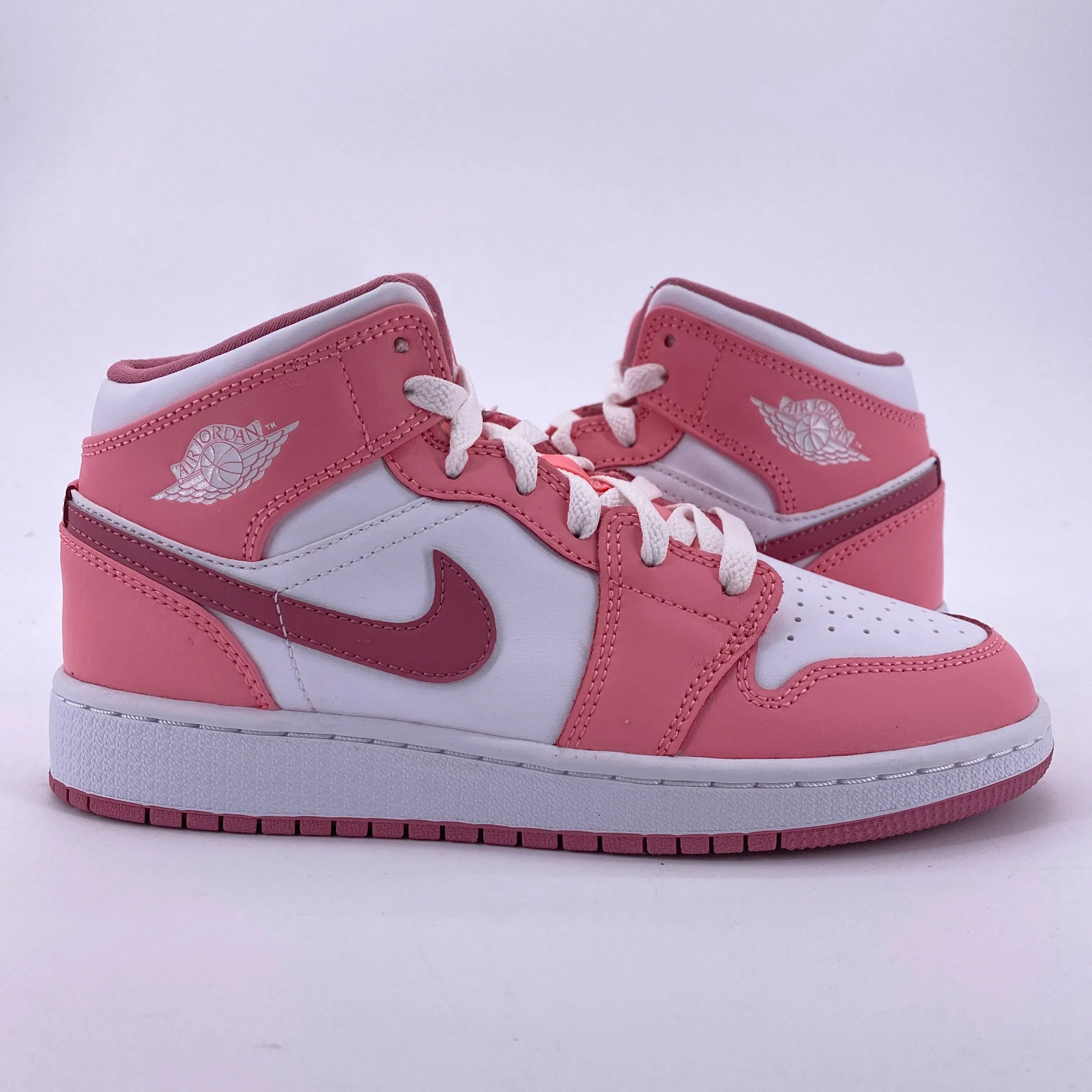 Air Jordan (GS) 1 Mid "Valentines Day" 2023 New Size 5Y