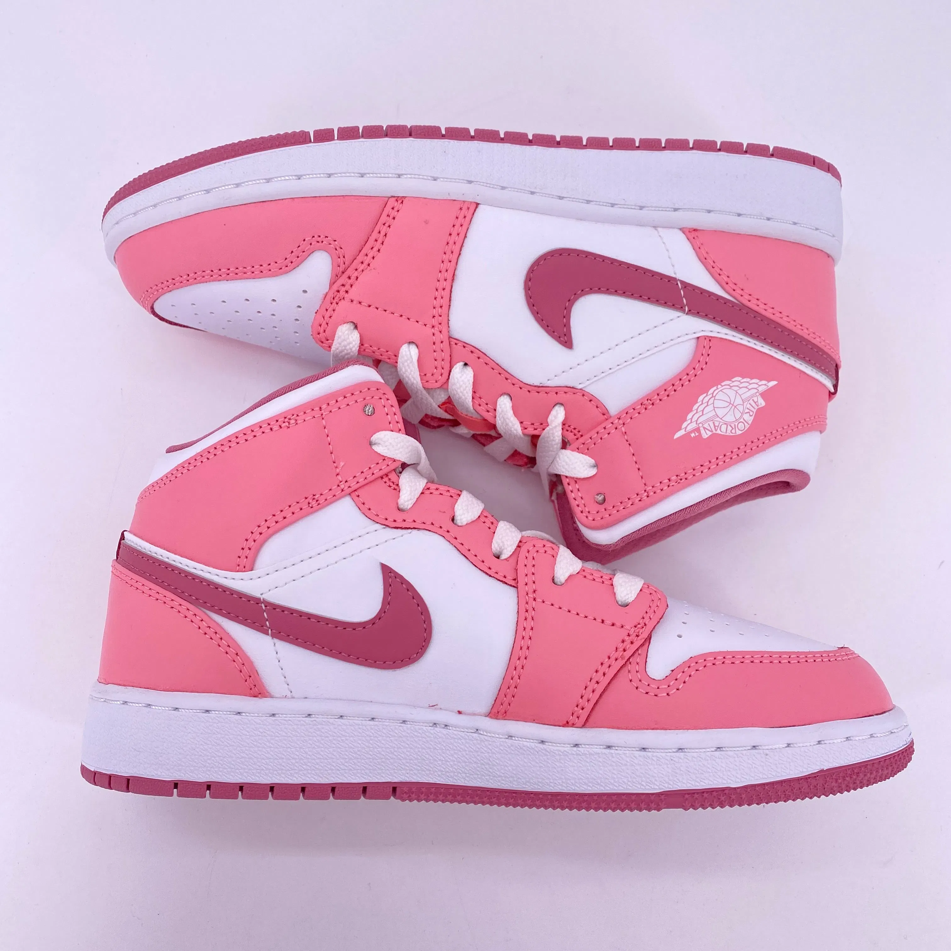 Air Jordan (GS) 1 Mid "Valentines Day" 2023 New Size 5Y