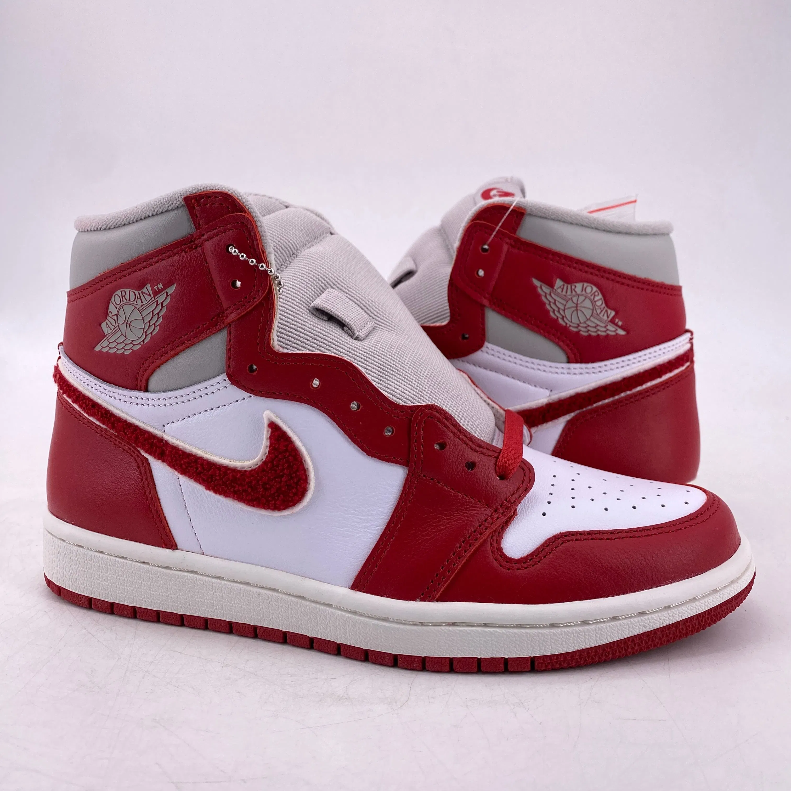 Air Jordan (W) 1 Retro High OG "Varsity Red" 2022 New Size 8.5W
