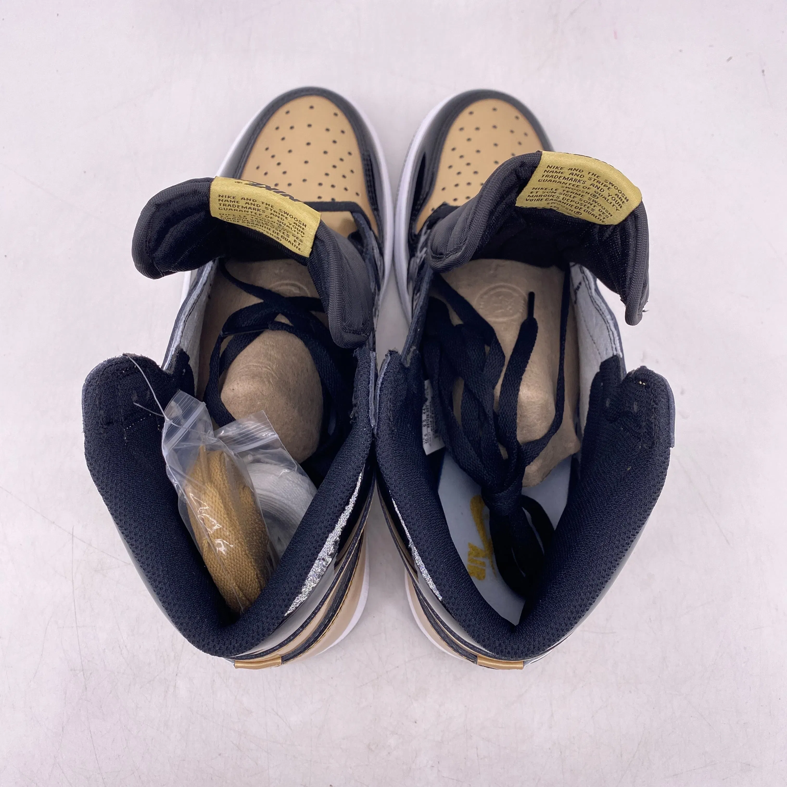 Air Jordan 1 Retro High OG "Gold Toe" 2018 New Size 10.5
