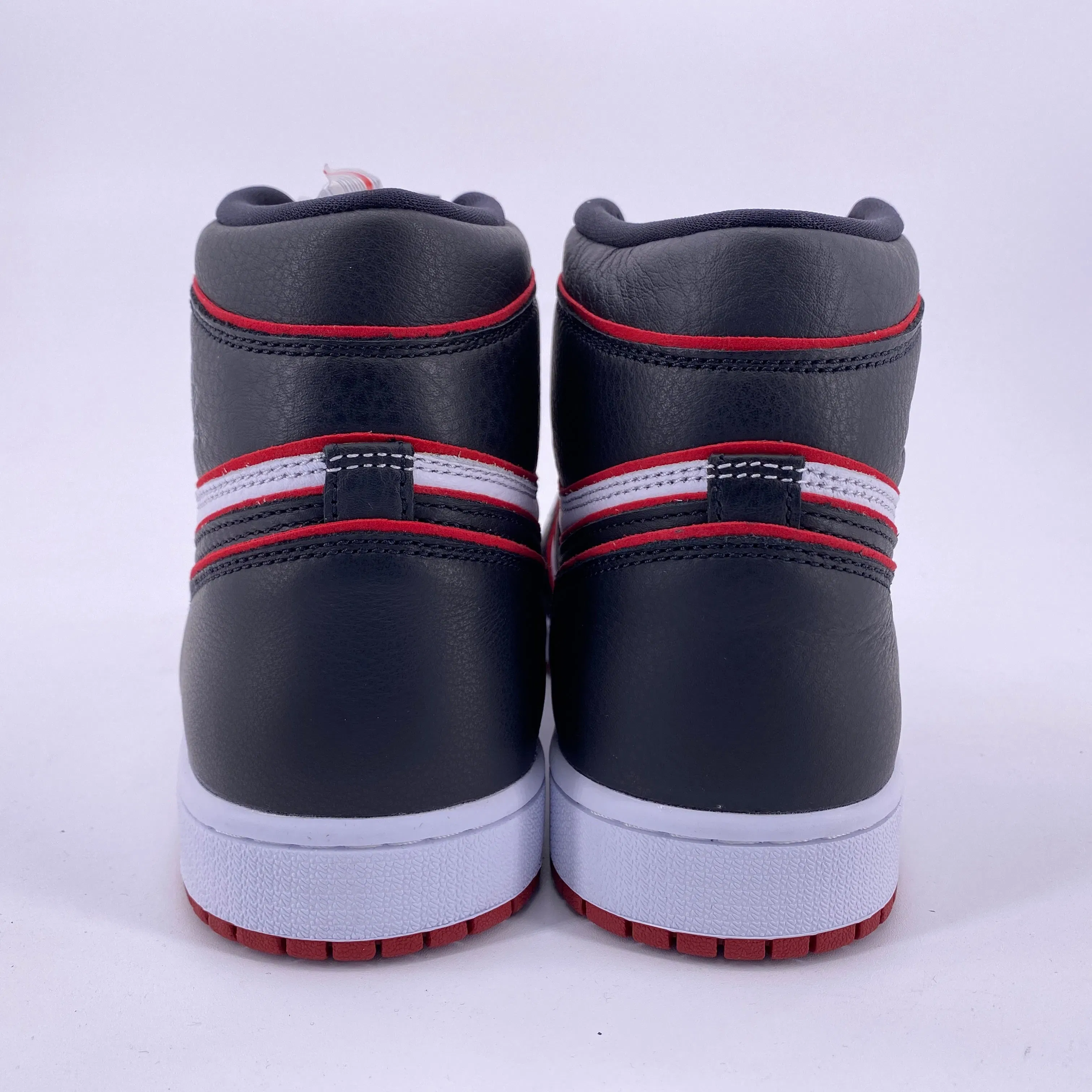 Air Jordan 1 Retro High OG "Bloodline" 2019 New Size 8.5