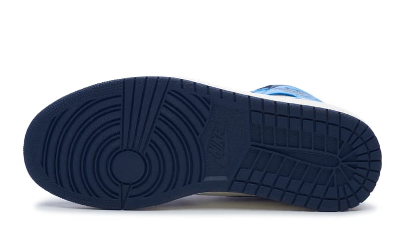 Nike Air Jordan 1 Retro High Obsidian UNC 555088-140