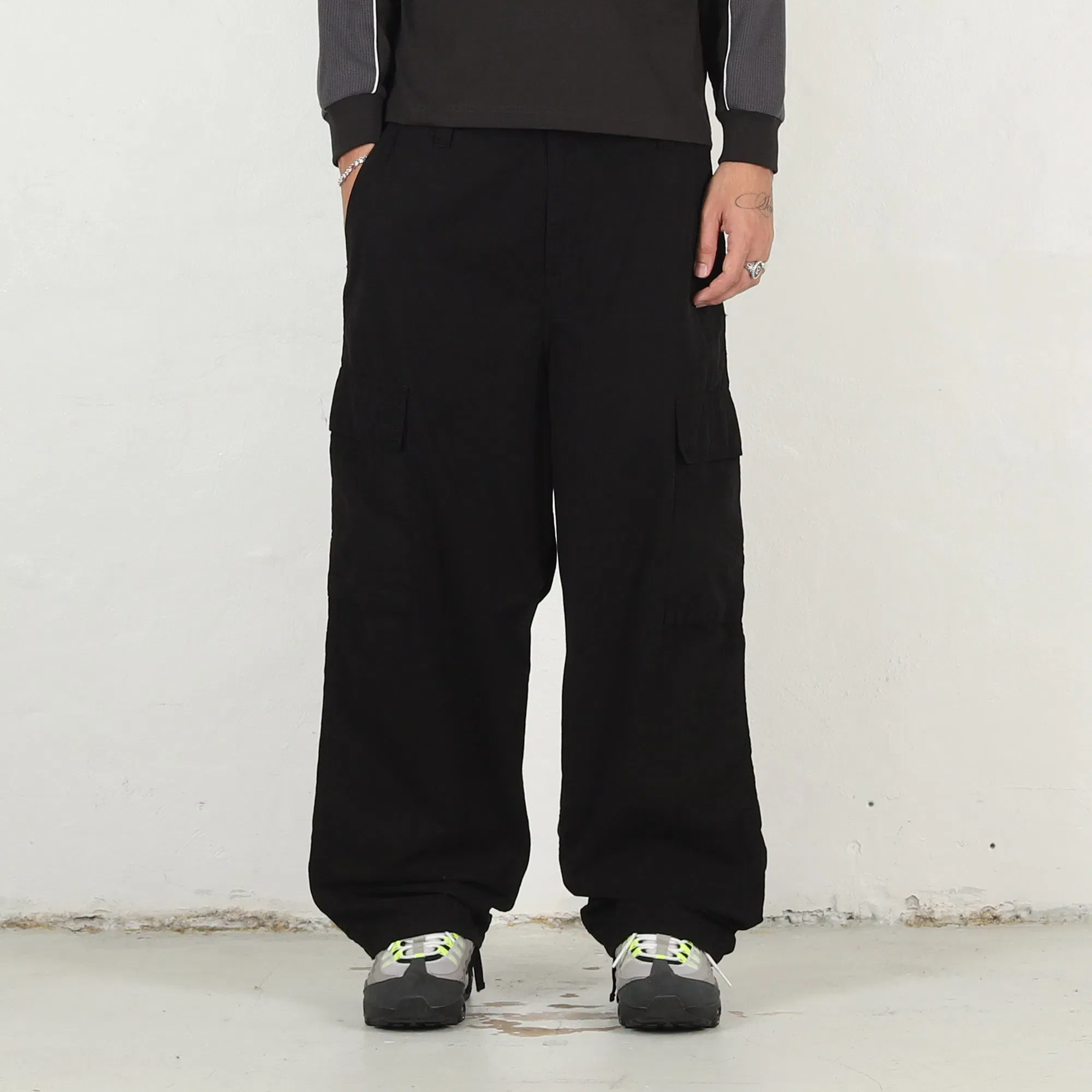 Carhartt WIP Kade Cargo Pant - Black garment dyed