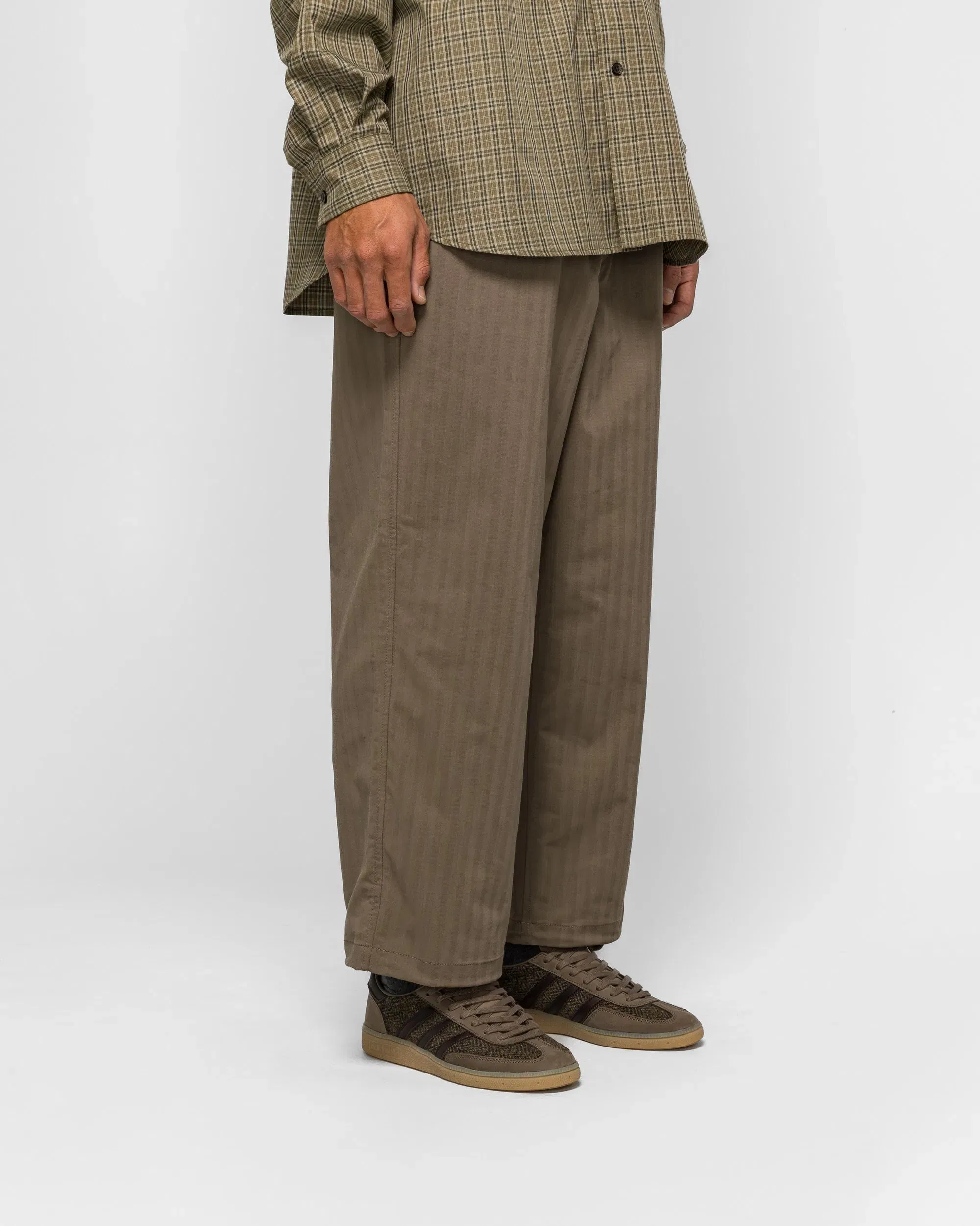 DAIWA PIER39 Tech Easy Trousers Herringbone - Sage Gray