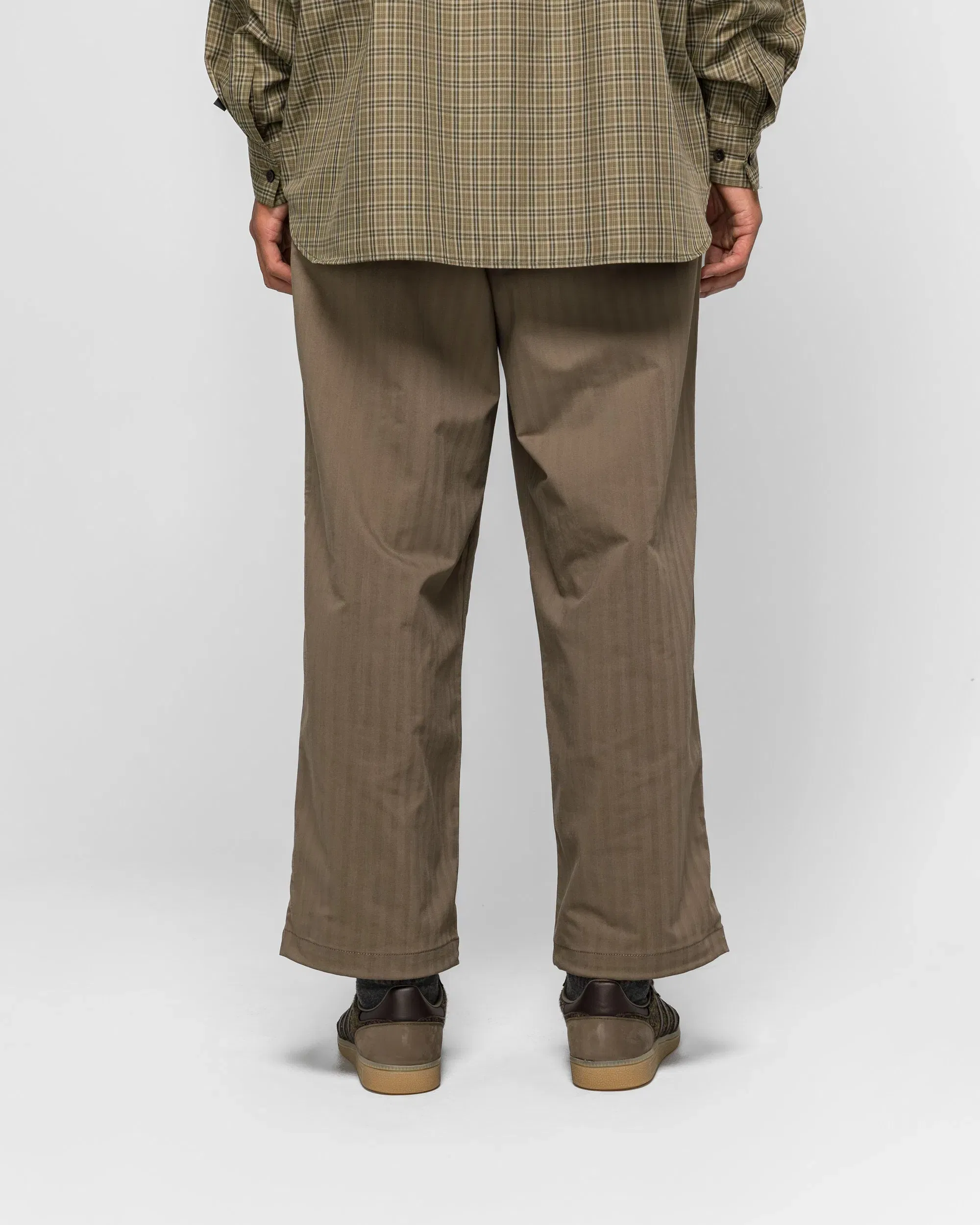 DAIWA PIER39 Tech Easy Trousers Herringbone - Sage Gray