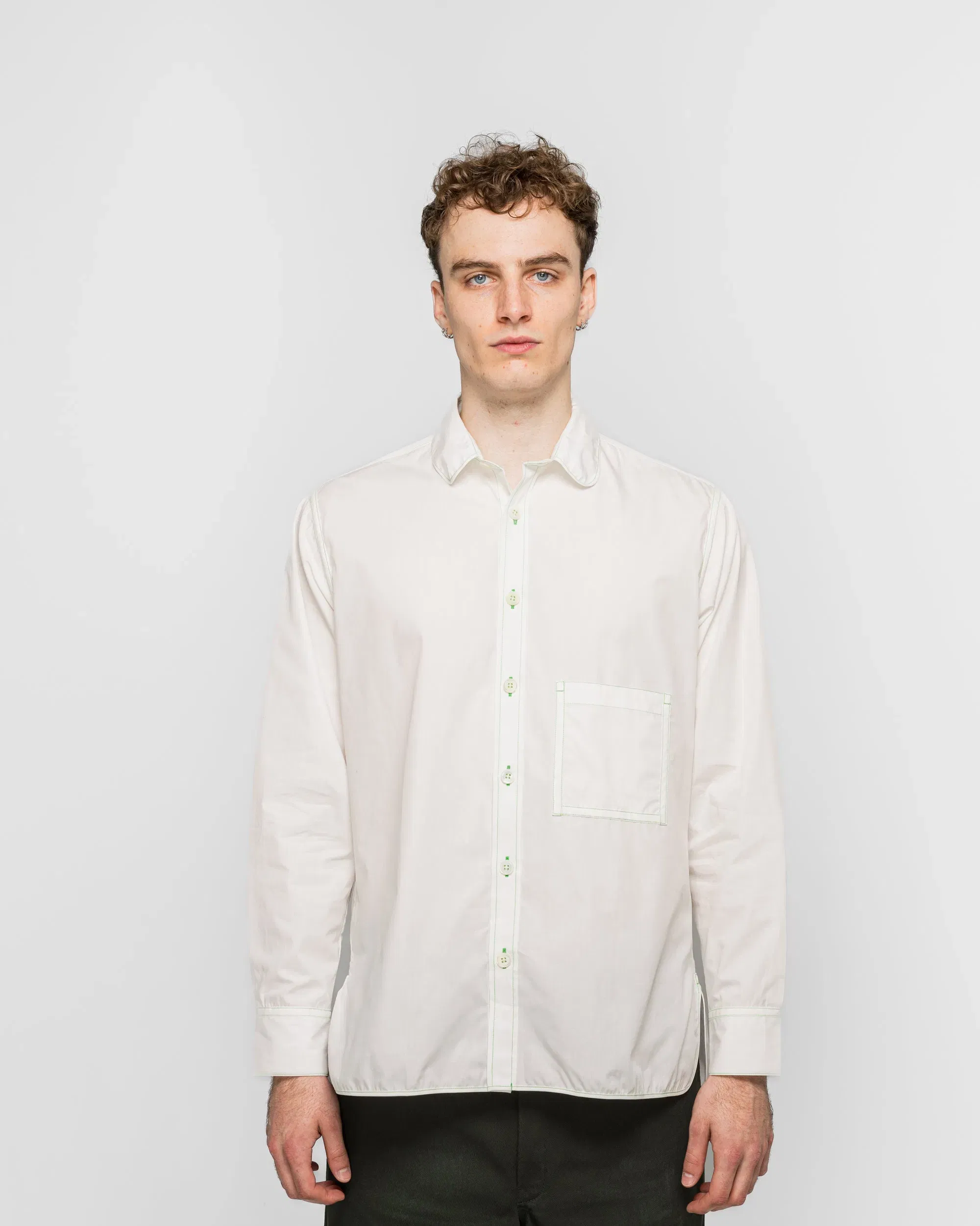 Dudley Coppice The Gardeners Shirt - Hydrangea White Poplin Green Stitching