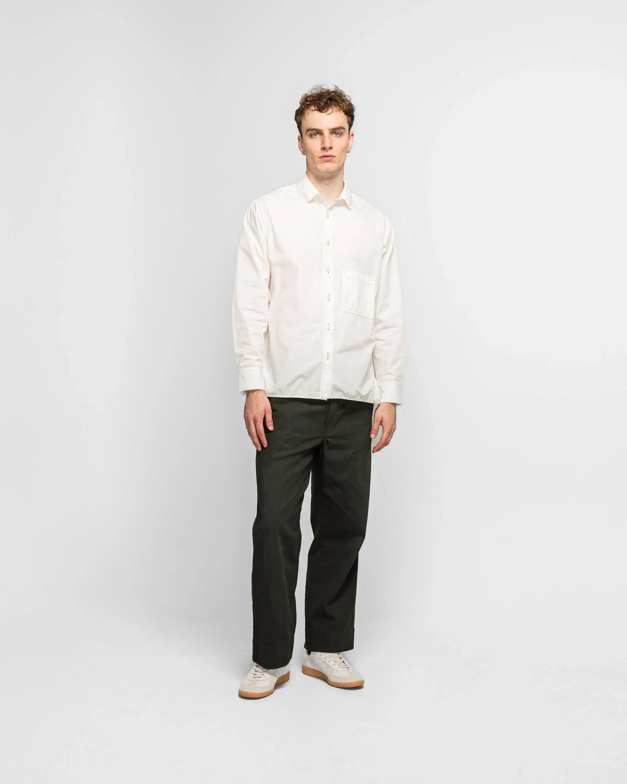 Dudley Coppice The Gardeners Shirt - Hydrangea White Poplin Green Stitching