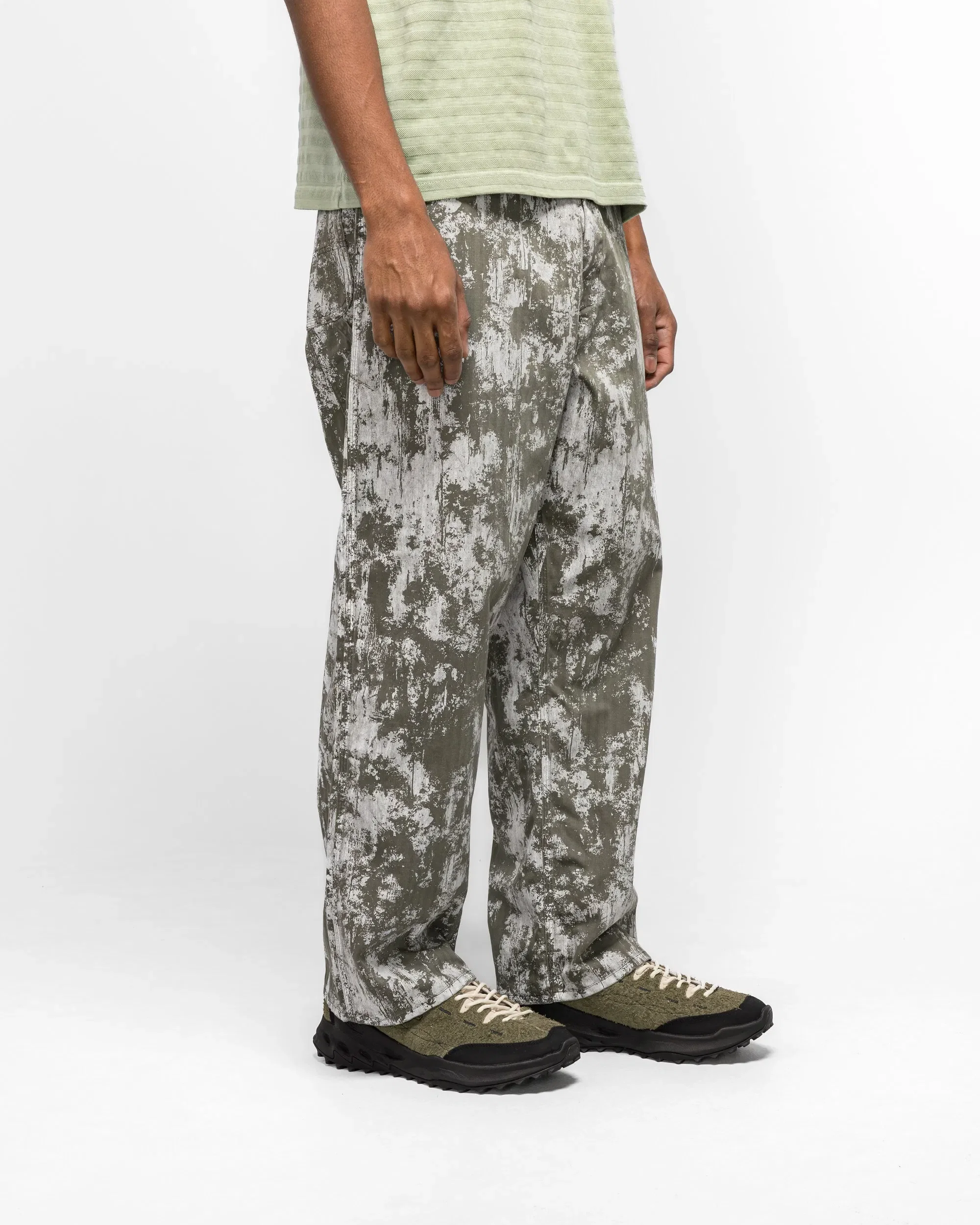 BEAMS PLUS P-Man Pants Supima Herringbone On Paint Print - Olive