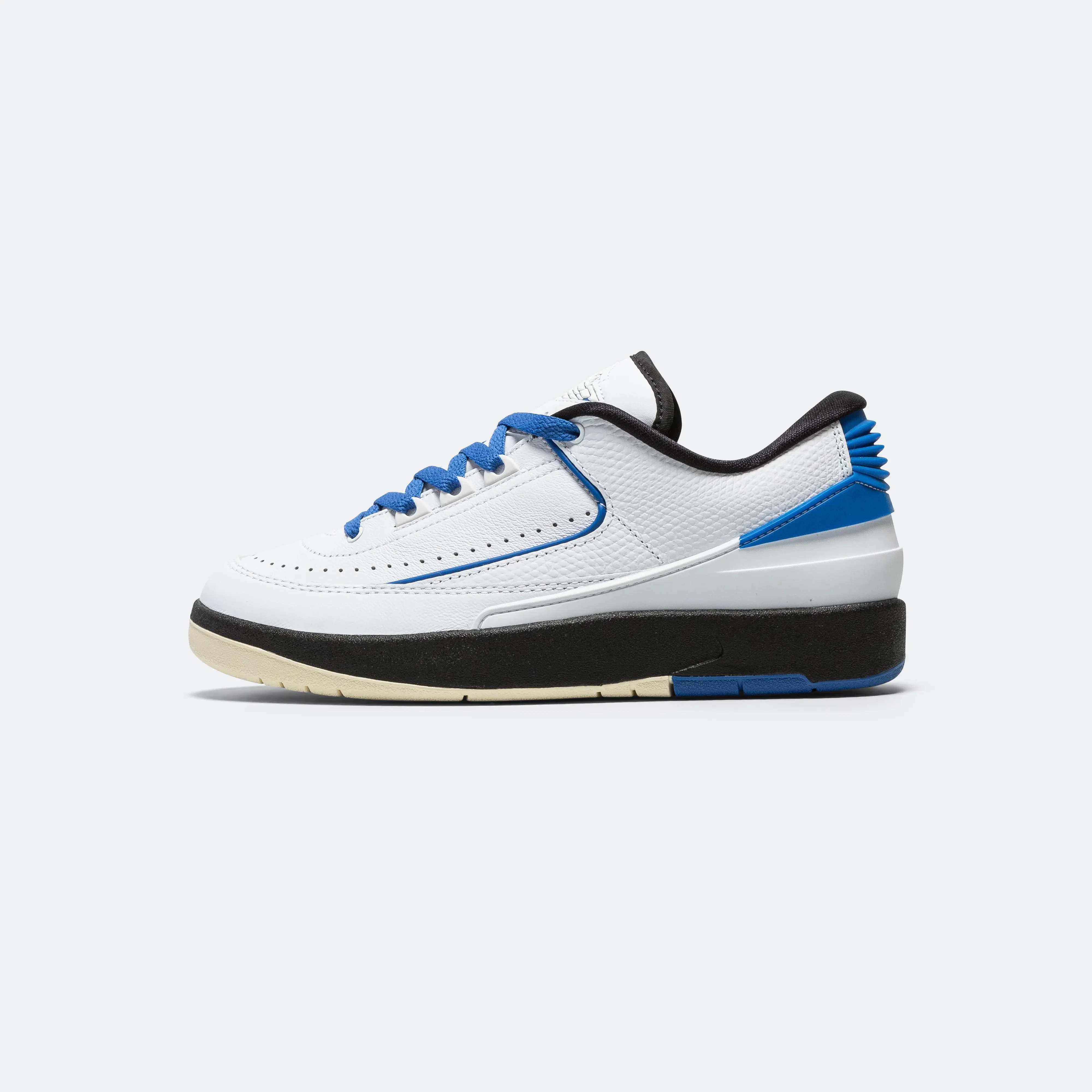 Air Jordan Womens Air Jordan 2 Retro Low - White/Varsity Royal-Black-Muslin