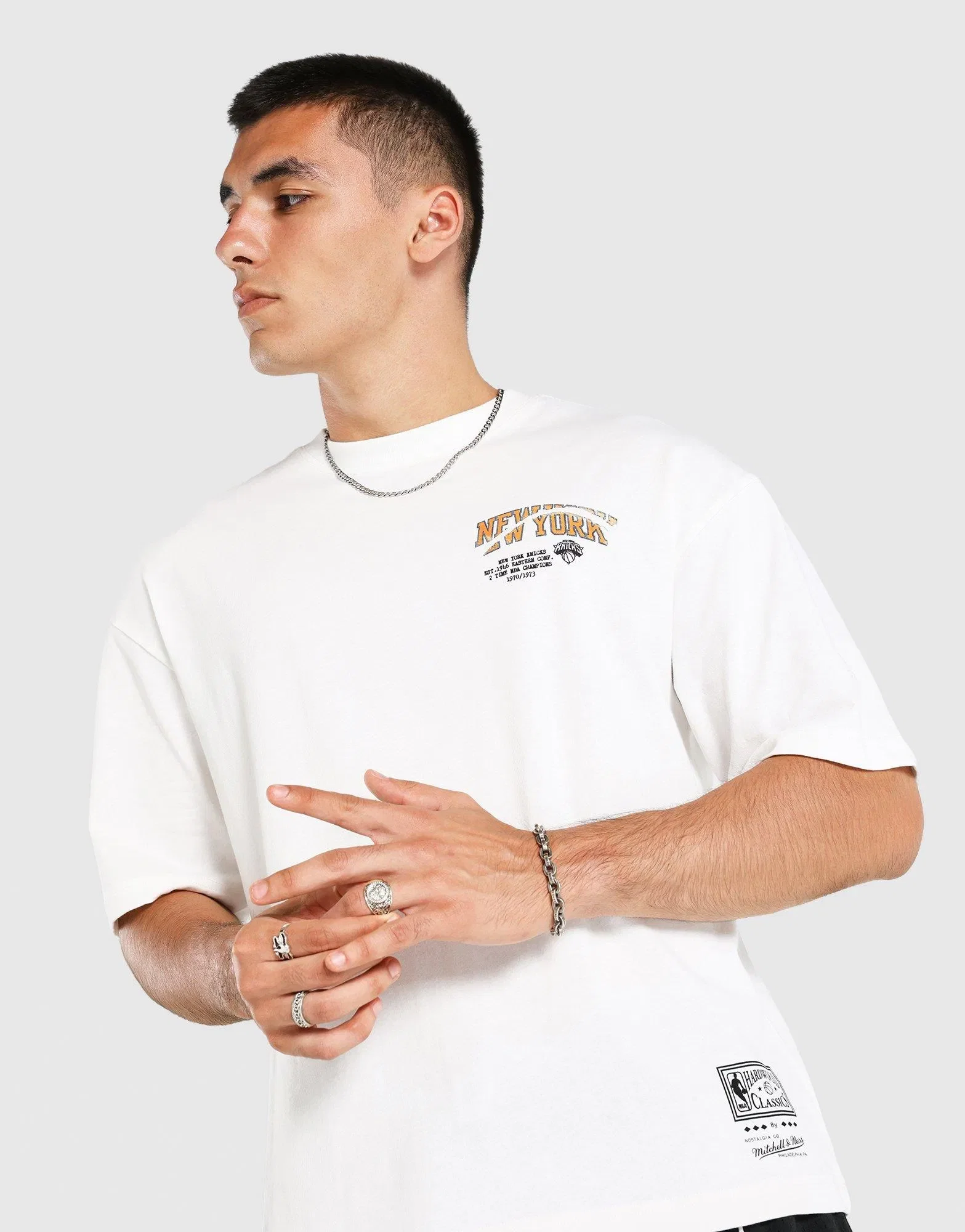 Mitchell & Ness New York Knicks Ripped Logo T-Shirt