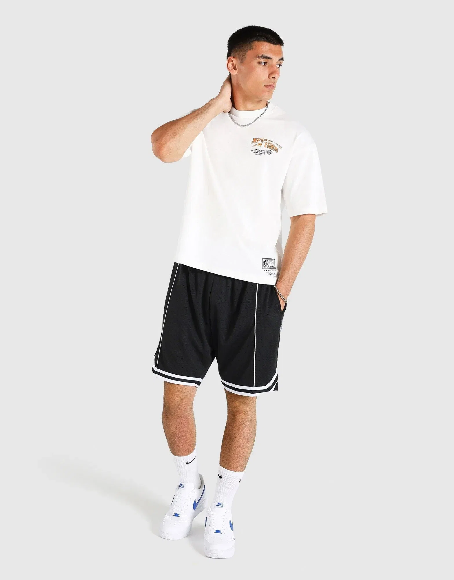 Mitchell & Ness New York Knicks Ripped Logo T-Shirt