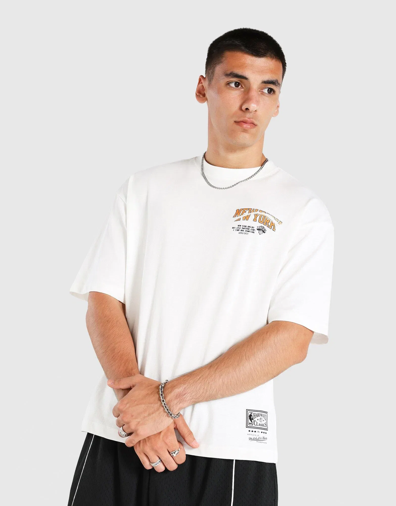 Mitchell & Ness New York Knicks Ripped Logo T-Shirt